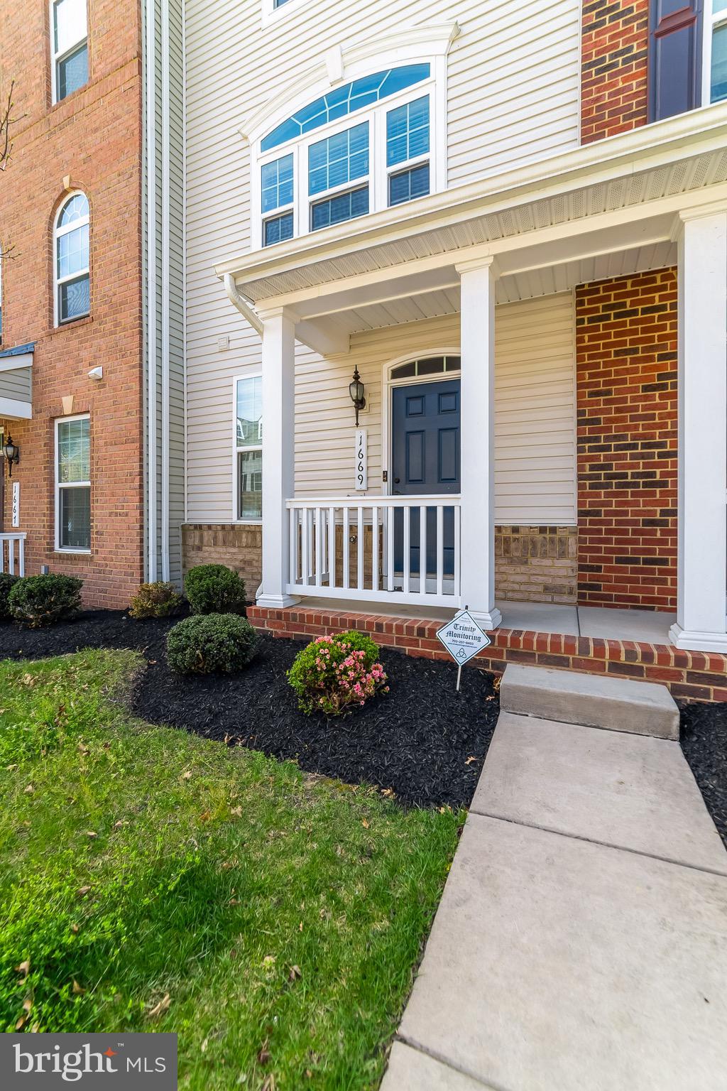 FEATHERSTONE STATION - Residential