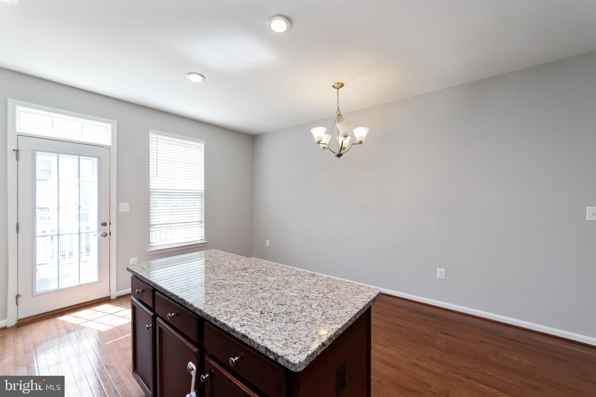 FEATHERSTONE STATION - Residential