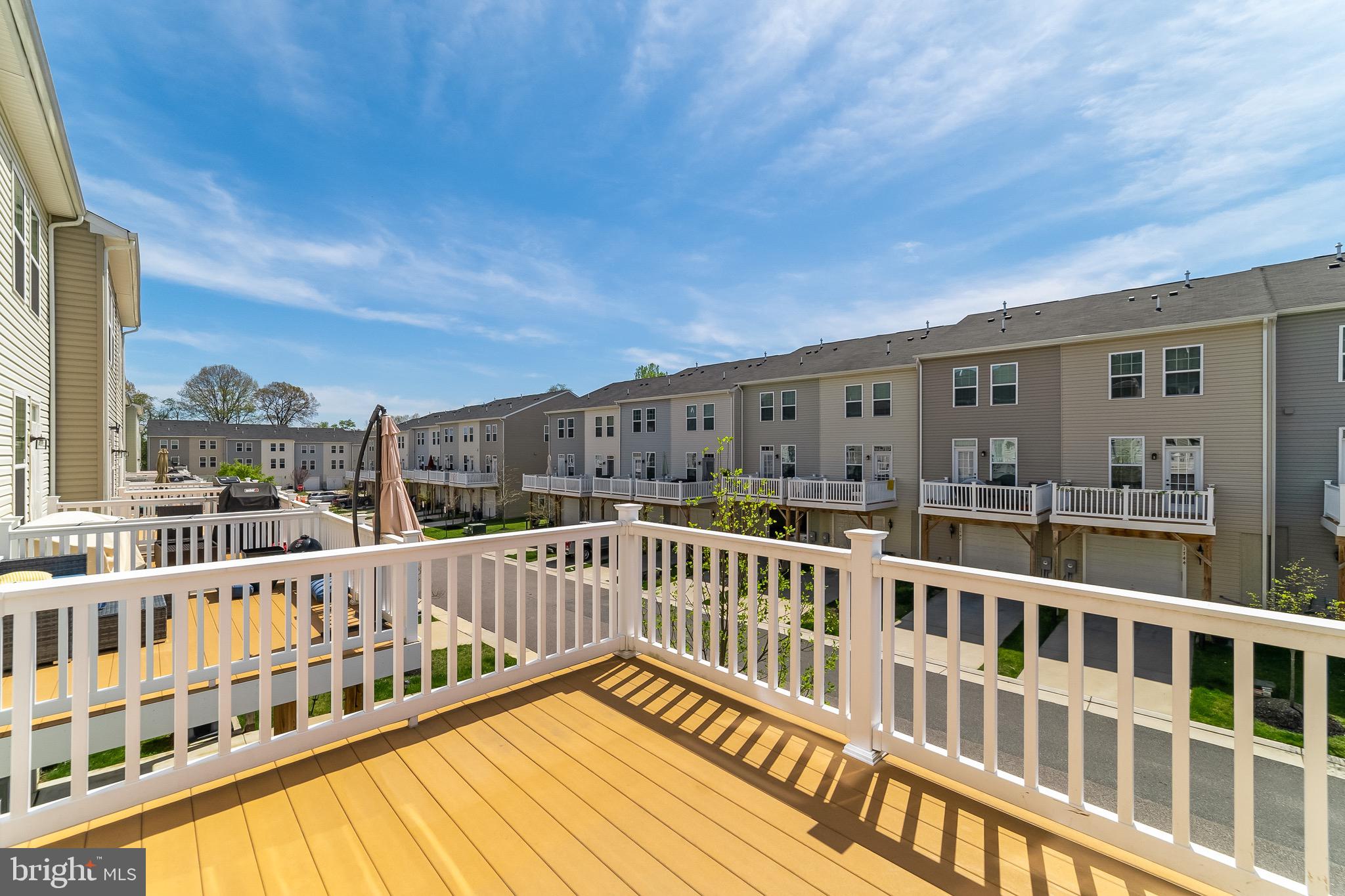FEATHERSTONE STATION - Residential