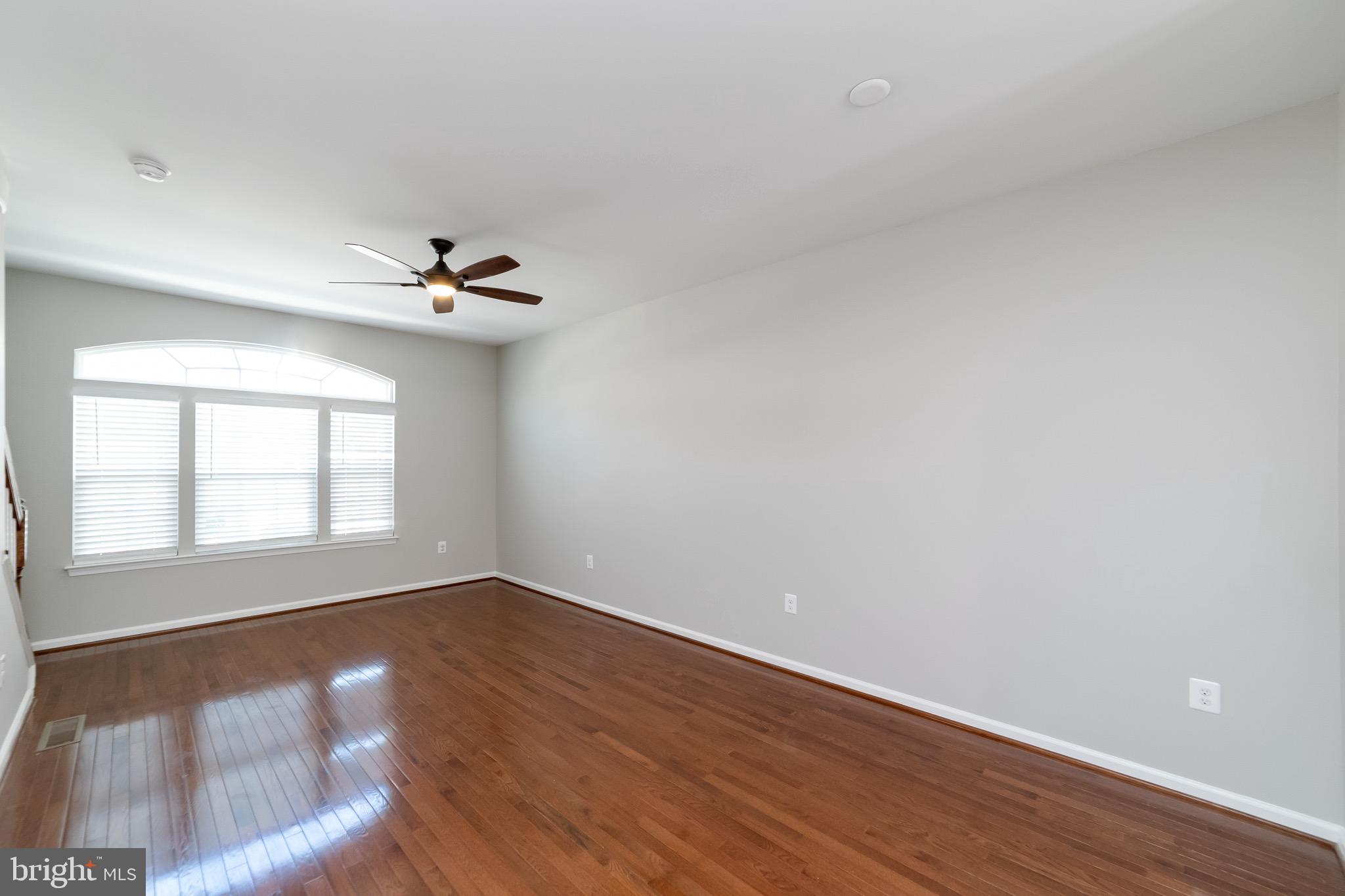 FEATHERSTONE STATION - Residential