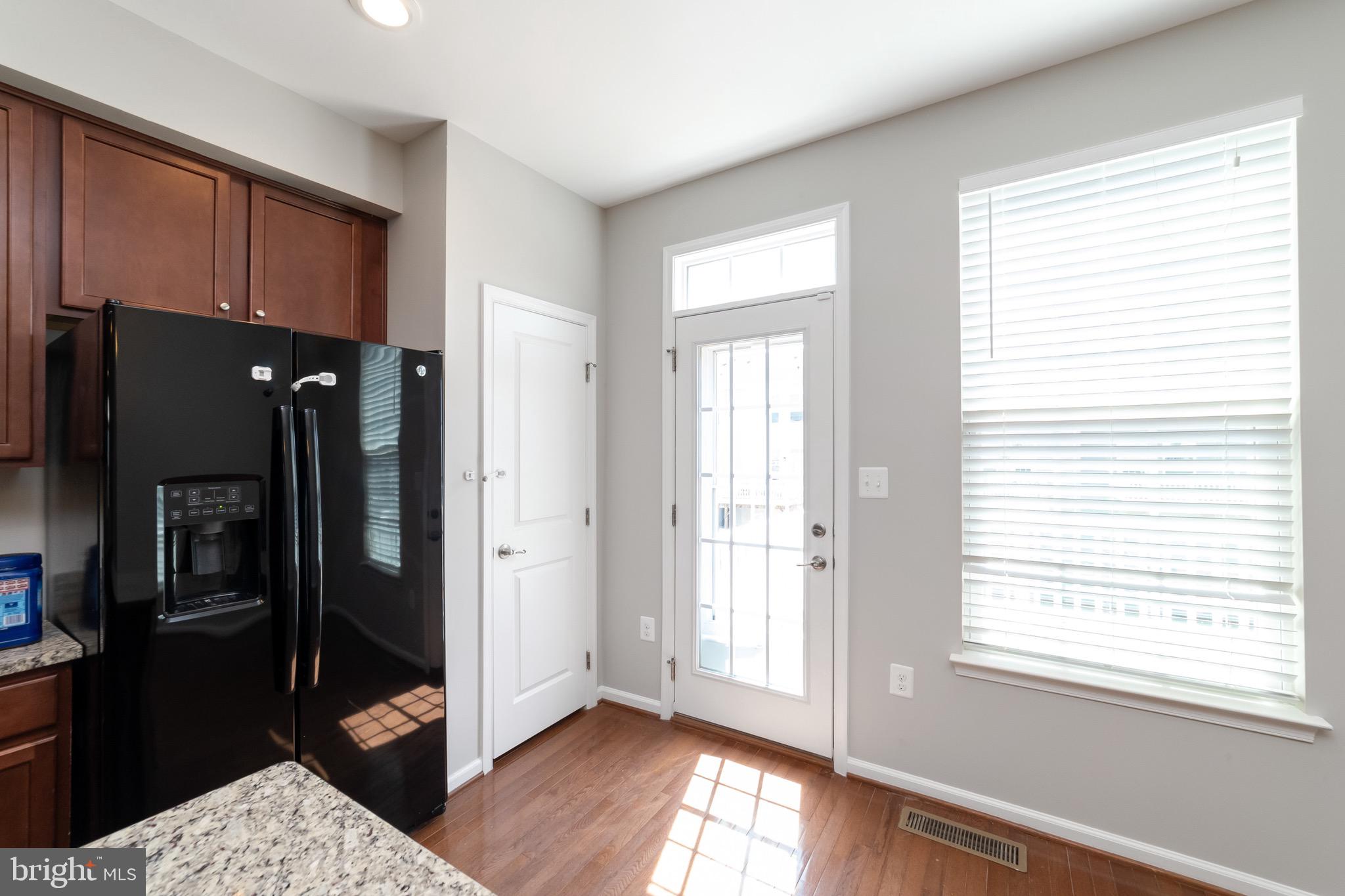 FEATHERSTONE STATION - Residential