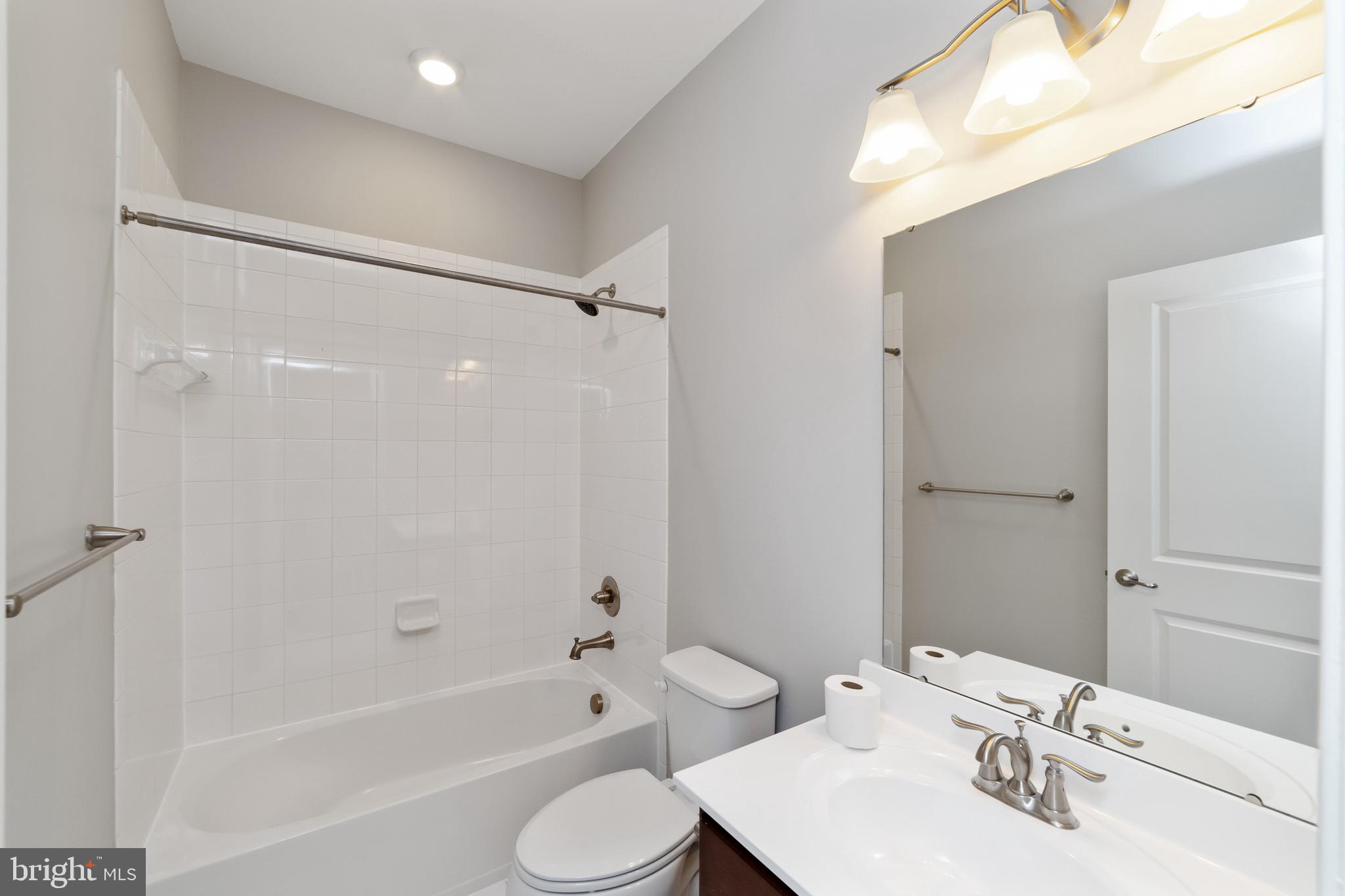 FEATHERSTONE STATION - Residential