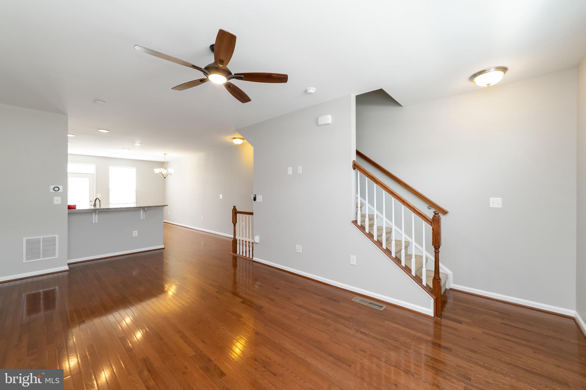 FEATHERSTONE STATION - Residential