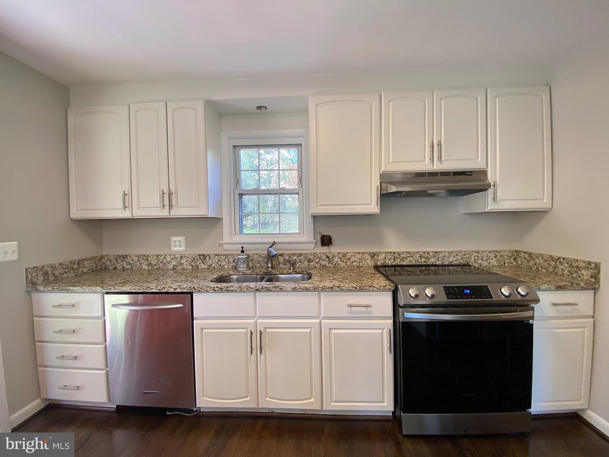 WILLIAMSBURG VILLAGE - Residential