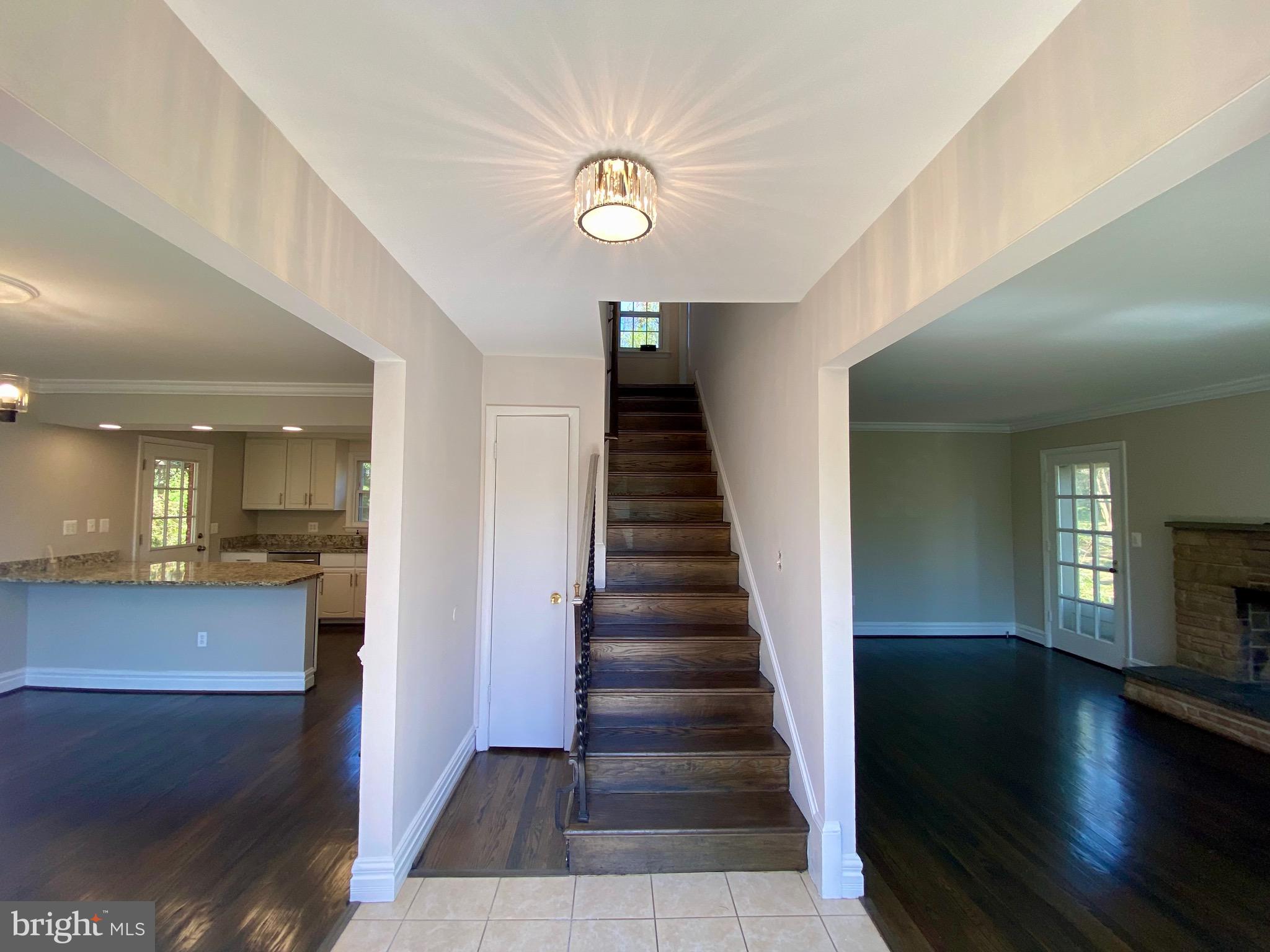 WILLIAMSBURG VILLAGE - Residential