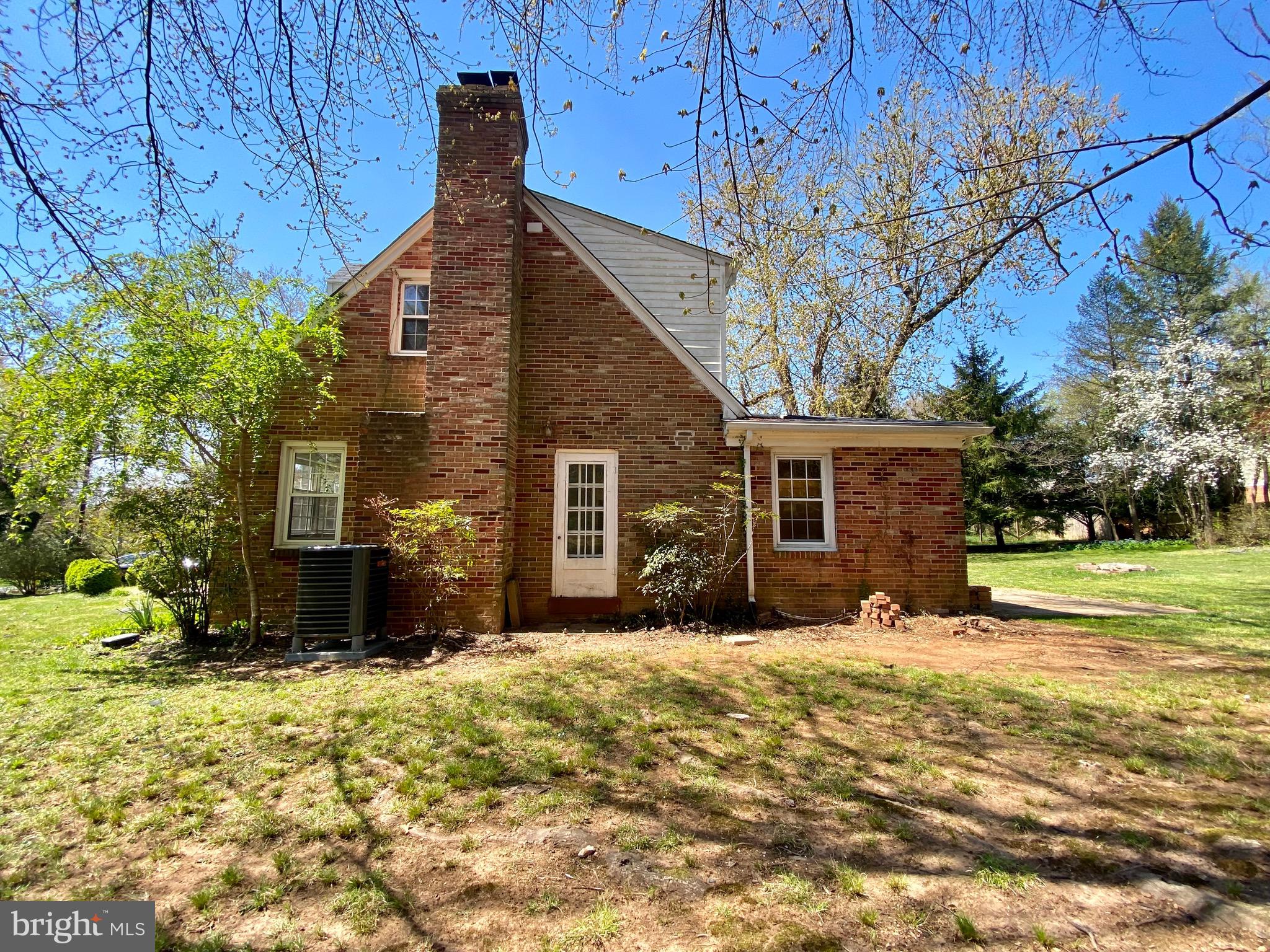 WILLIAMSBURG VILLAGE - Residential