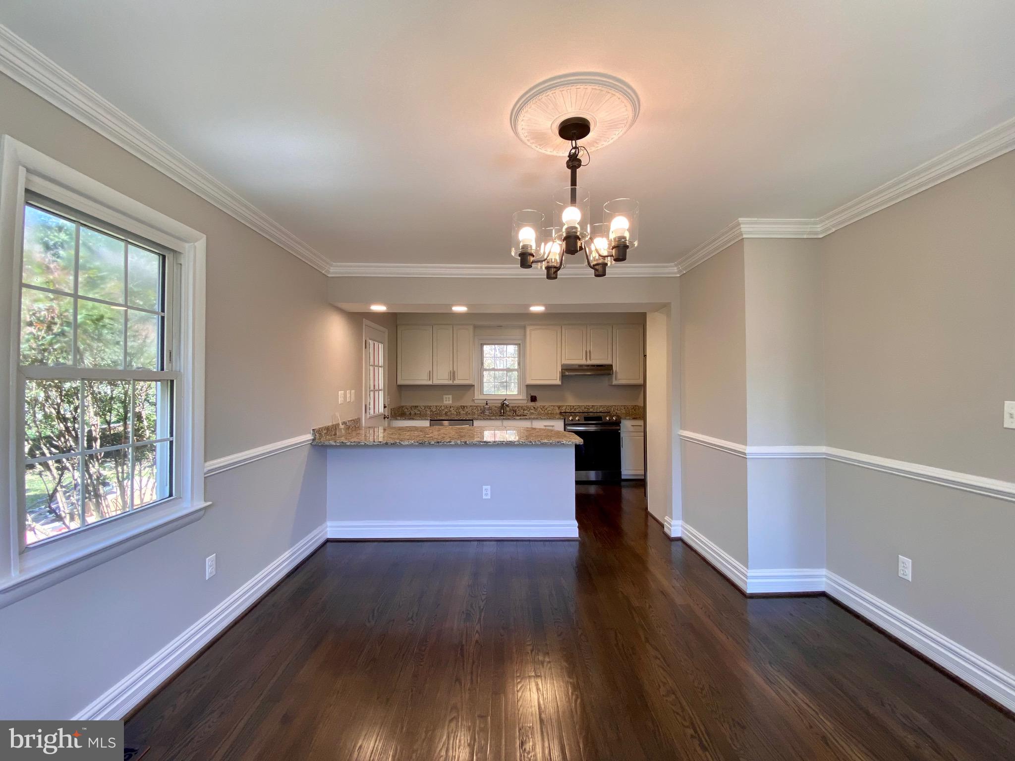 WILLIAMSBURG VILLAGE - Residential