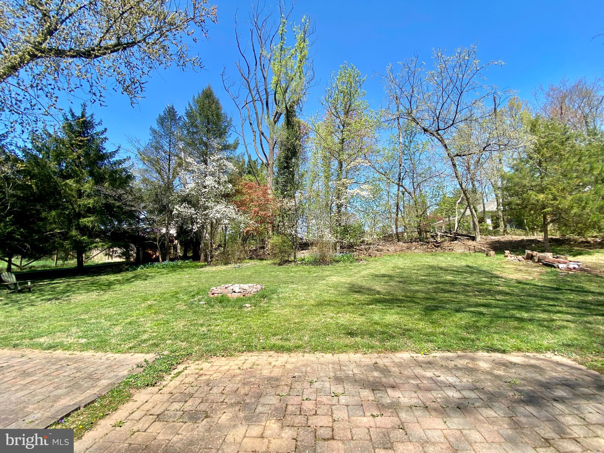 WILLIAMSBURG VILLAGE - Residential