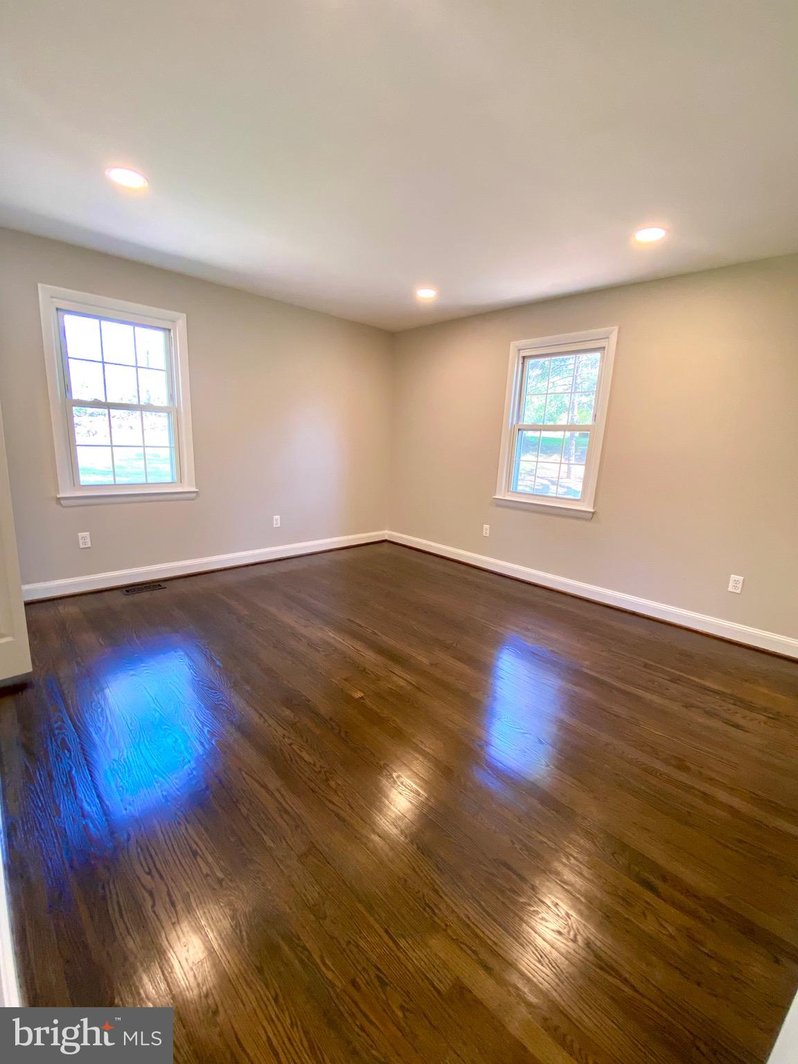 WILLIAMSBURG VILLAGE - Residential