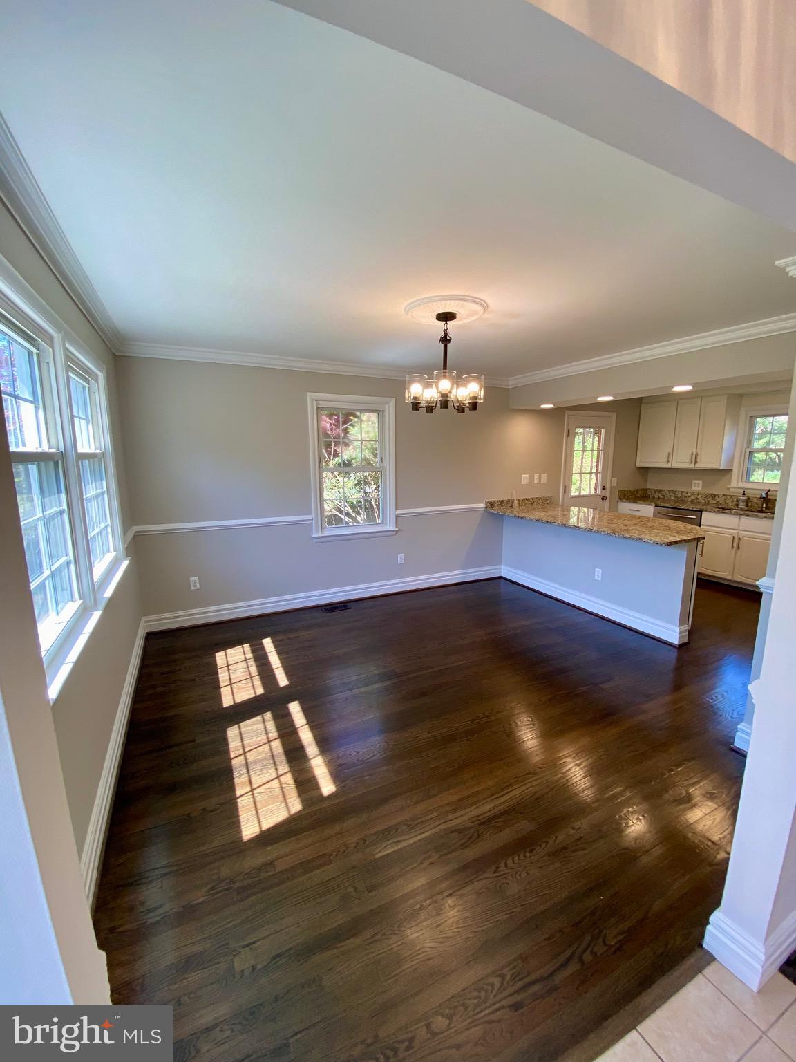 WILLIAMSBURG VILLAGE - Residential