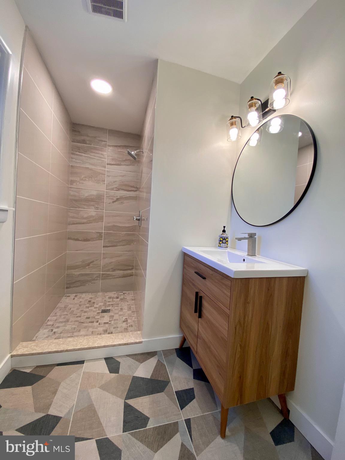 WILLIAMSBURG VILLAGE - Residential