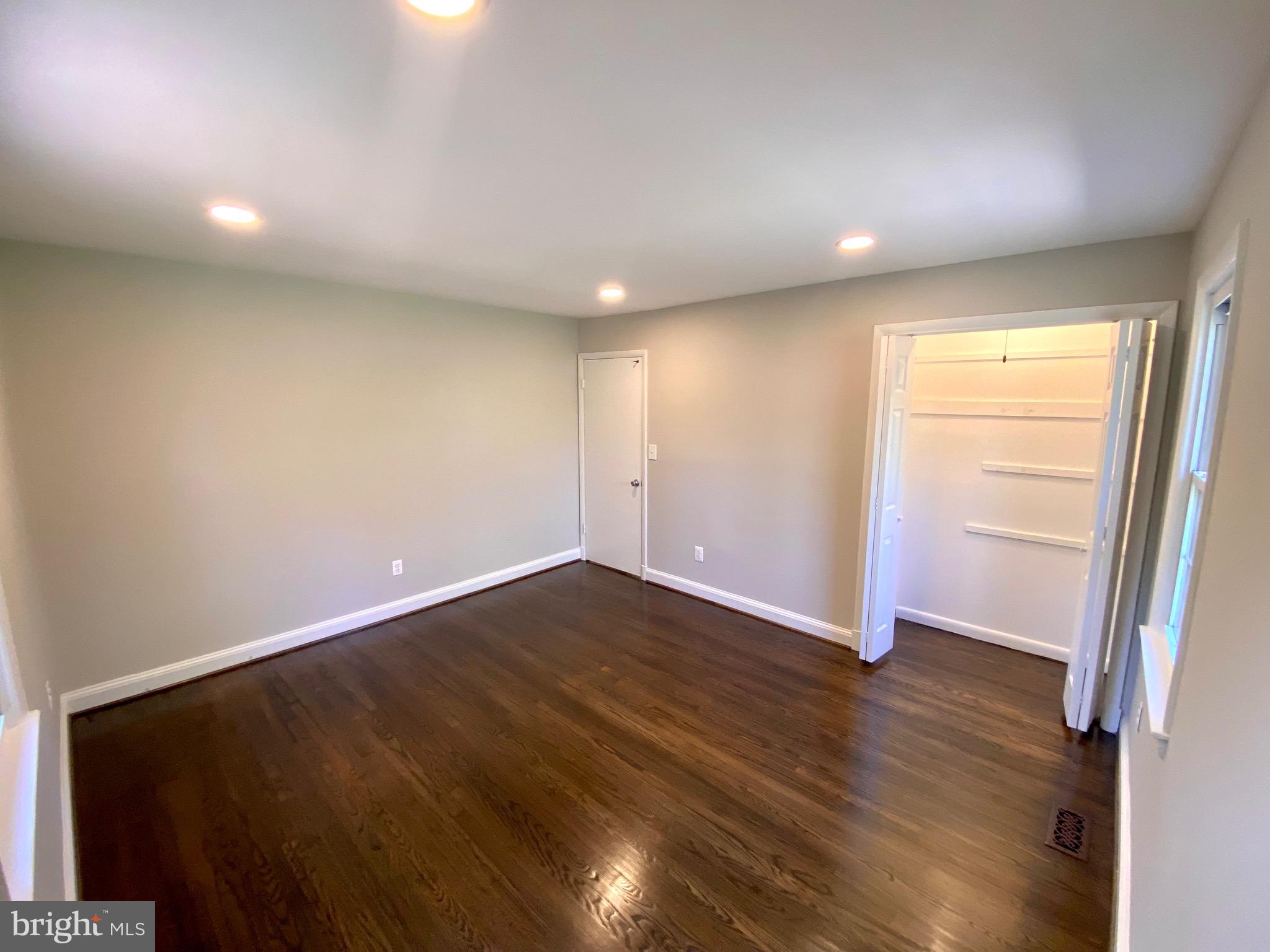 WILLIAMSBURG VILLAGE - Residential