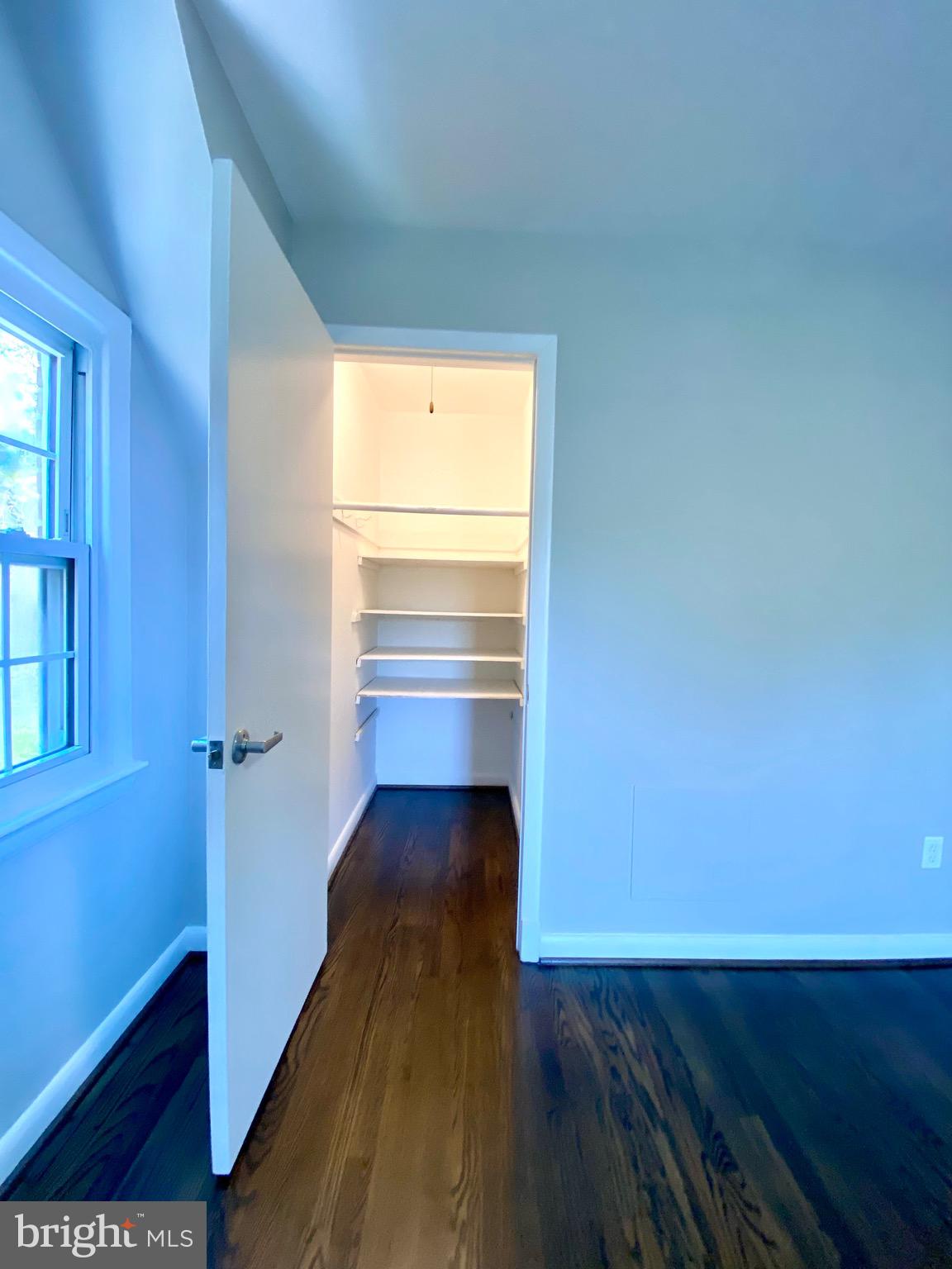 WILLIAMSBURG VILLAGE - Residential