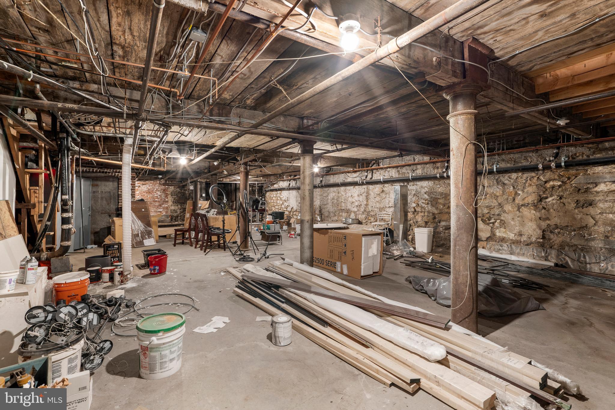 OLD CITY - Commercial Lease