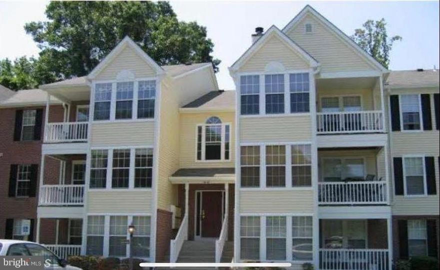 WOW WOW WOW! This is it! Everything a buyer can dream of. Amazing price Amazing Location and Amazing inside. Cathedral Ceilings Open Kitchen/Living, Updated Kitchen, Hardwood Floors, 2 spacious closets, Sunroom,Fireplace and tankless water heater This is what you been waiting for don't wait!