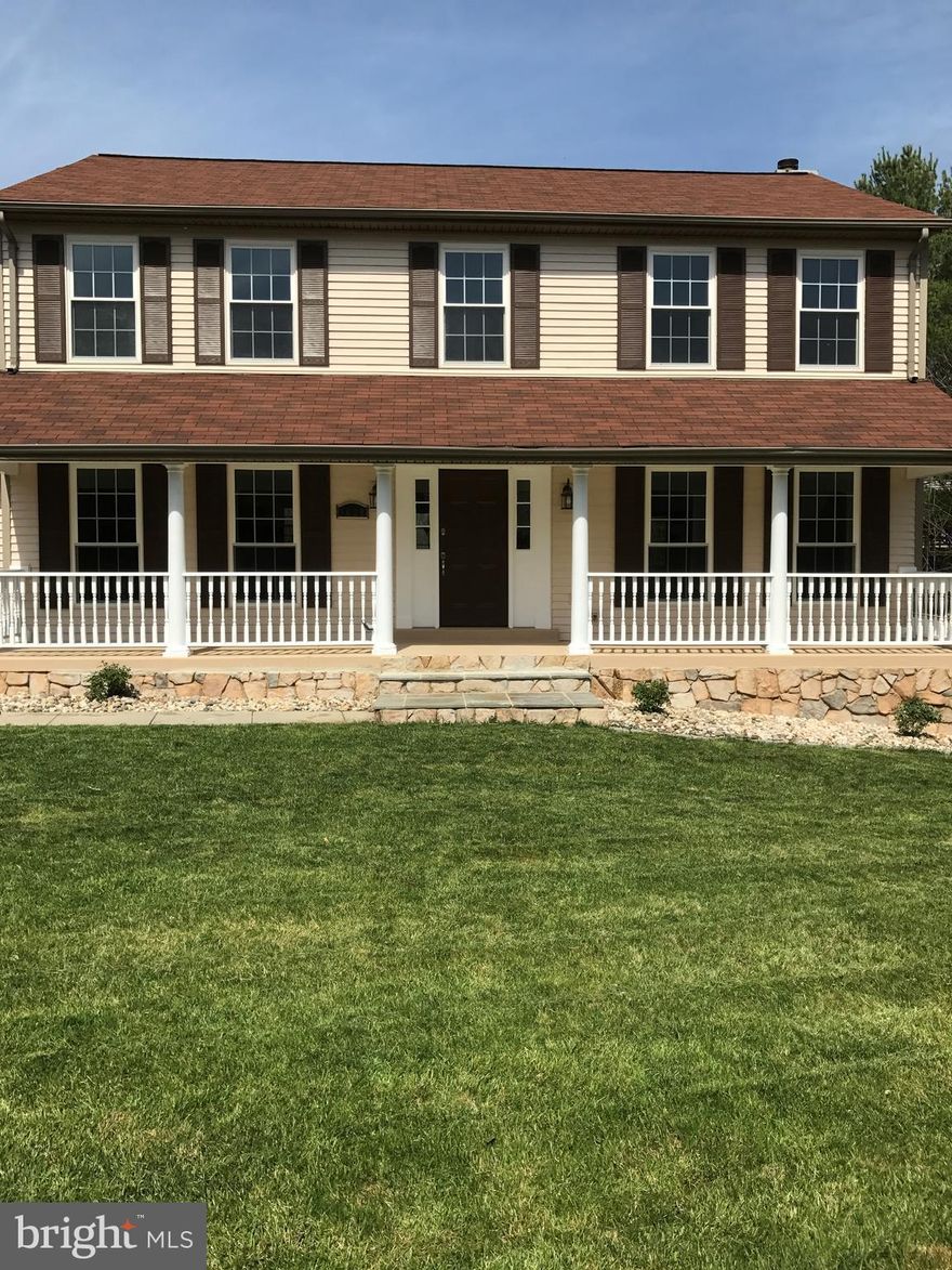 LOTS OF UPDATES INCLUDING KITCHEN, APPLIANCES, PAINT AND CARPET**LARGE DECK OVERLOOKING PRIVATE YARD, PERFECT FOR GRILLING THIS SUMMER! THIS WONERFUL HOME IS IN A GREAT SECTION OF KINGSTREAM- WALK TO POOL, TENNIS AND TOT LOTS, MINUTES TO FFX COUNTY PKWY AND HIGH SCHOOL**GREAT VALUE , SHOWS GREAT AND MOVE IN READY**