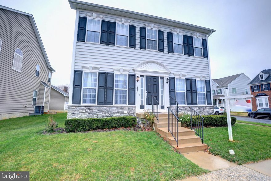 Tour this beautiful 4 BR Colonial located on a corner lot in sought after Huntfield Community! Boasting 3300+ Sq Ft of finished living space. This home comes complete with new flooring throughout, fresh paint, Formal Living and Dining Rooms with Tray Ceilings, Gourmet Kitchen with double wall oven, gas cooktop, built in microwave, and breakfast room, Family Room with cozy gas fireplace and mantle. Upper level is home to the Primary Owner's Suite with walk in closet and luxury bath as well as 3 spacious junior bedrooms and a full shared bath with double sink. Lower level has a spacious grand Great Room. 2 car detached garage. Huntfield is conveniently located off Rt 340 within walking distance to Washington High School and a perfect location for commuting! Close to downtown Charles Town with shopping and dining. This home won't last long! A MUST SEE! ** HOME INSPECTOR/APPRAISER - PLEASE SCHEDULE THROUGH SHOWING TIME ONLINE***