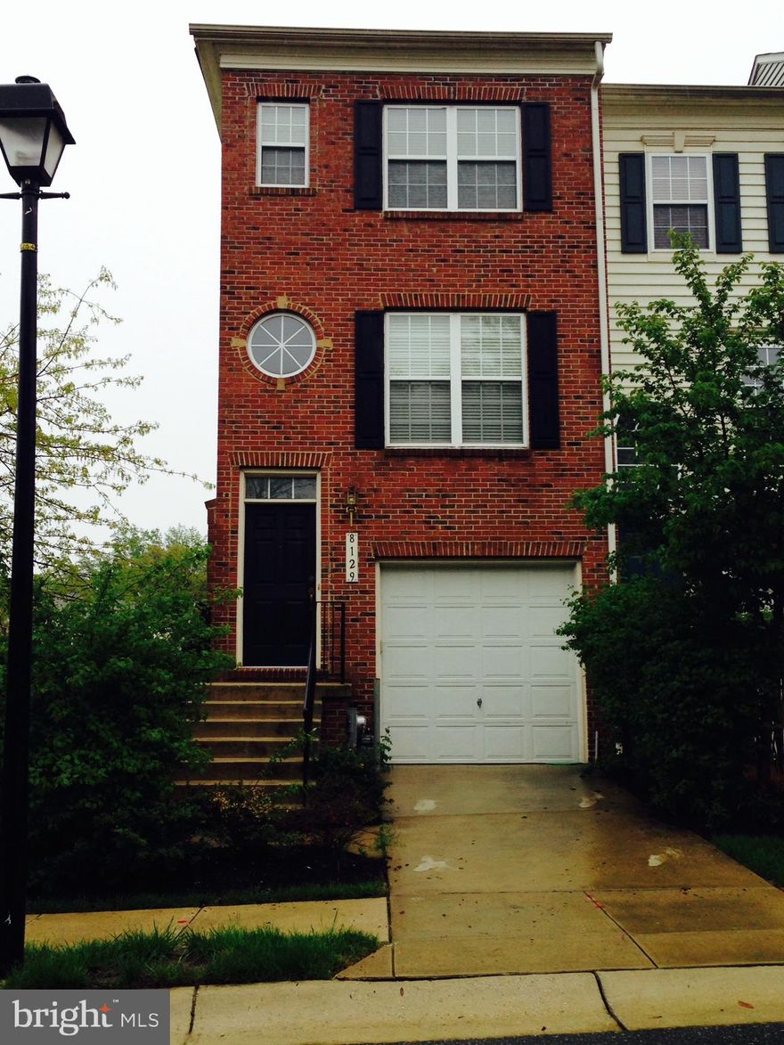 Spacious end of group 2 bedroom,2.5 bath townhome in The Russett. All appliances, mud/laundry room, living/dining room, warm gas heat,1 car garage, cable ready, alarm system available, fireplace, ceiling fans, hardwood floors, ceramic tile, blinds, wall to wall carpet. Community pool, tennis courts and clubhouse. No smoking. Will consider your pet