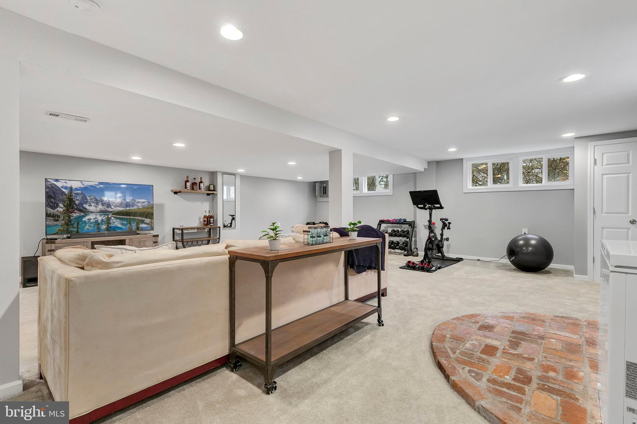 WEST LAUREL ACRES - Residential