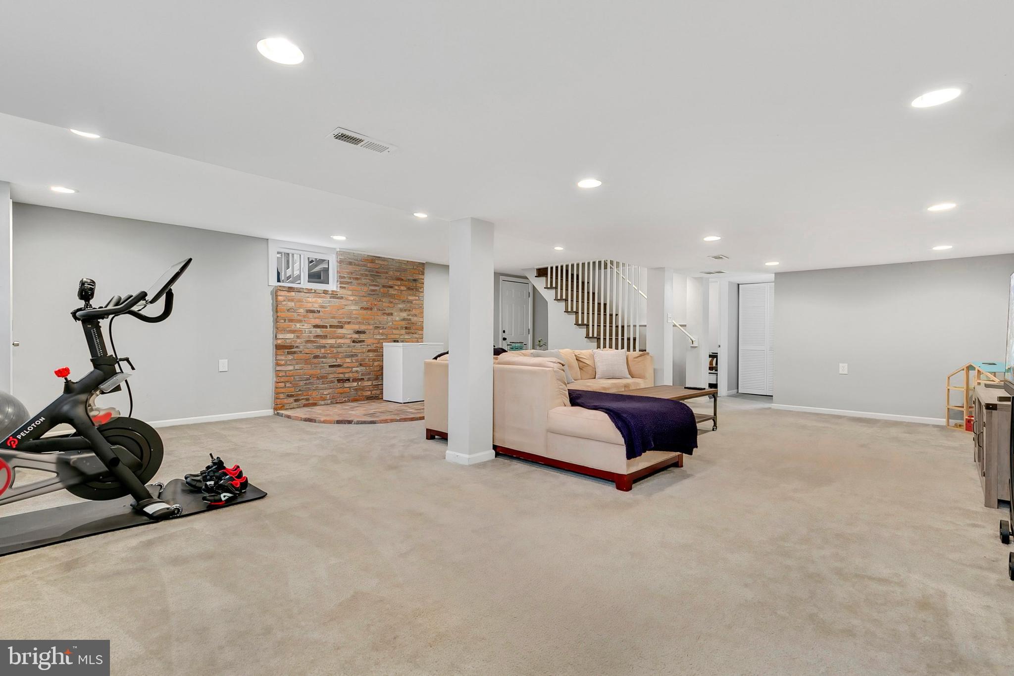 WEST LAUREL ACRES - Residential