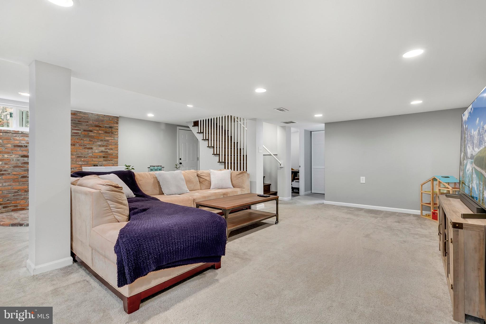 WEST LAUREL ACRES - Residential