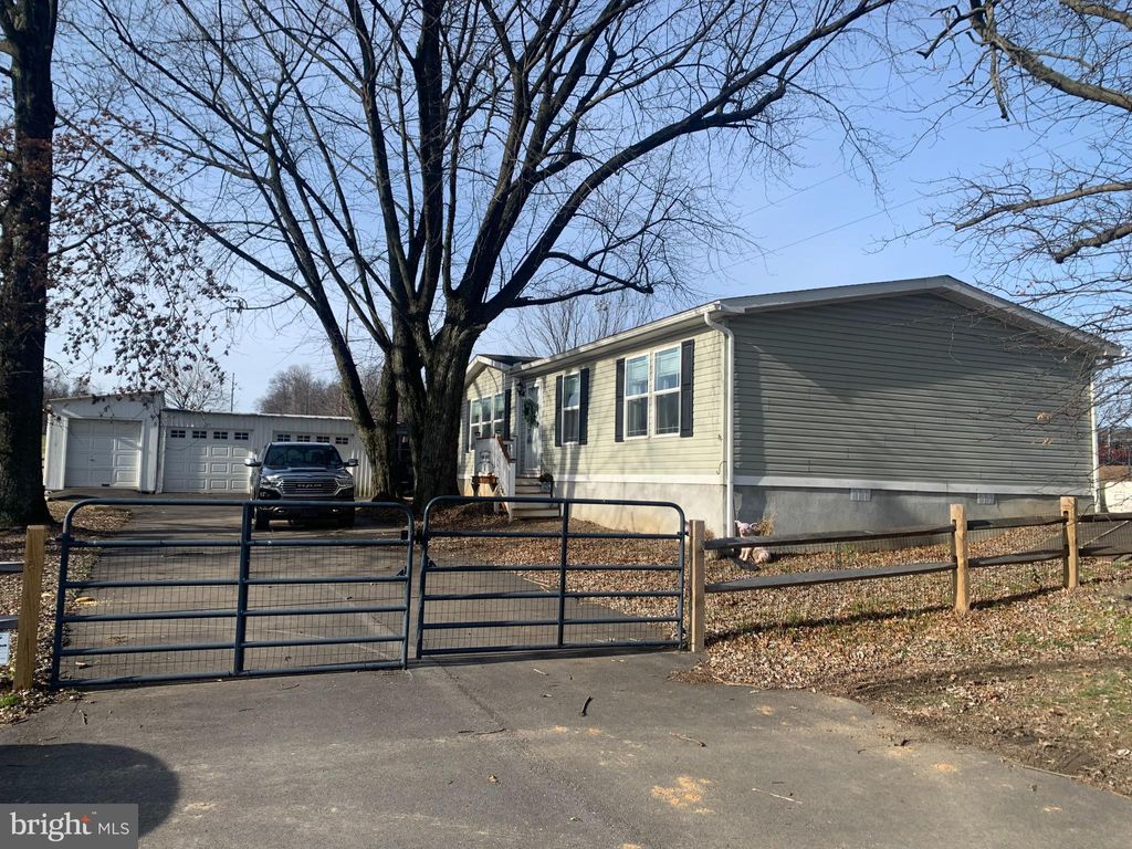 Photo of 924 LANCASTER PIKE, QUARRYVILLE, PA 17566 (MLS # PALA2028886)