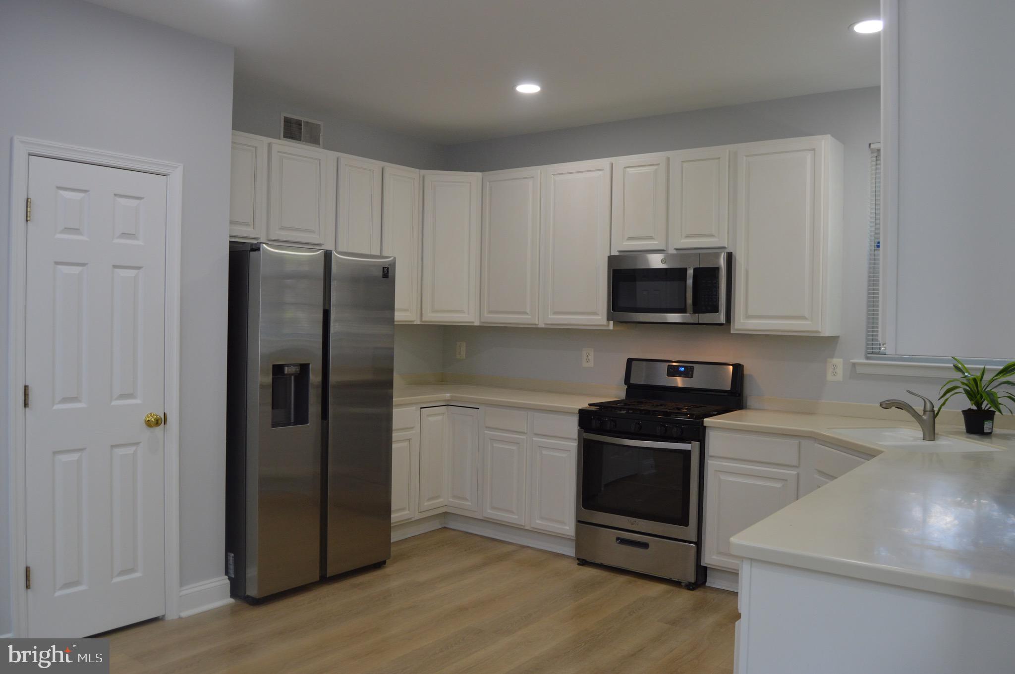 POTOMAC CROSSING - Residential Lease