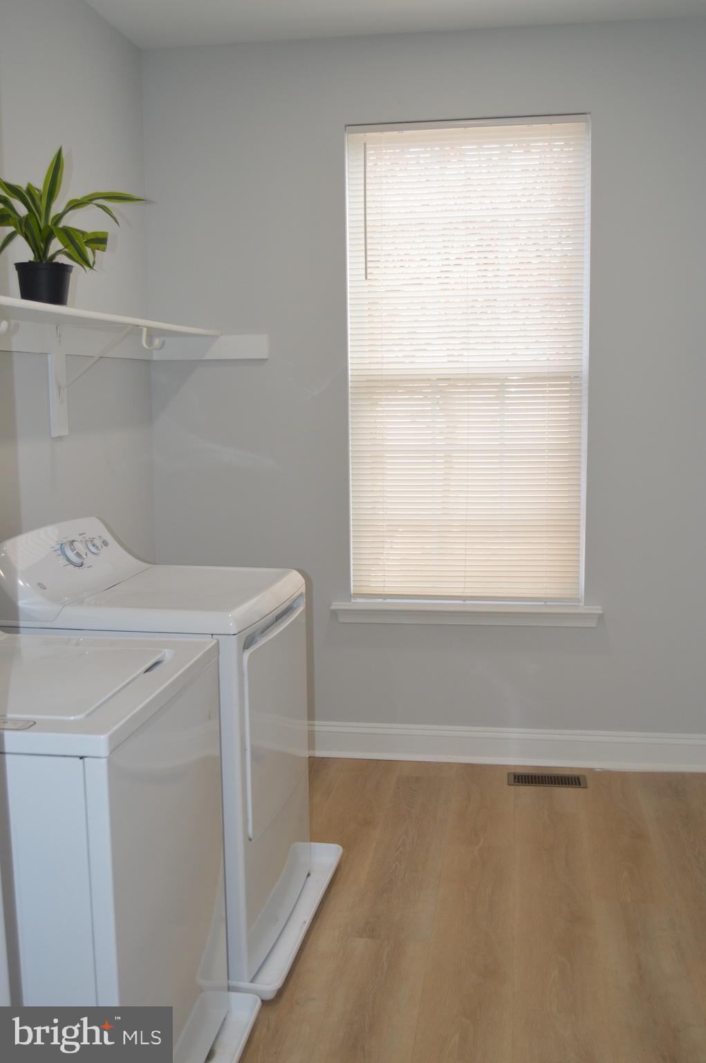 POTOMAC CROSSING - Residential Lease