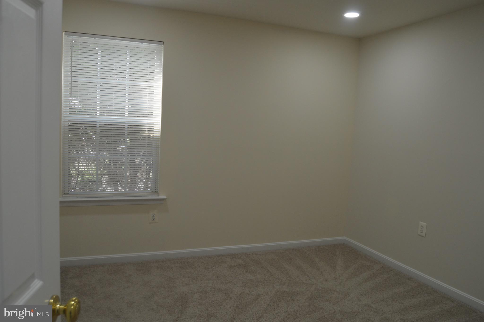 POTOMAC CROSSING - Residential Lease