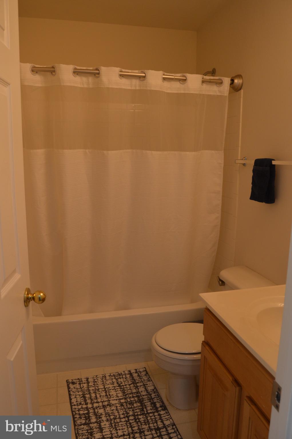 POTOMAC CROSSING - Residential Lease