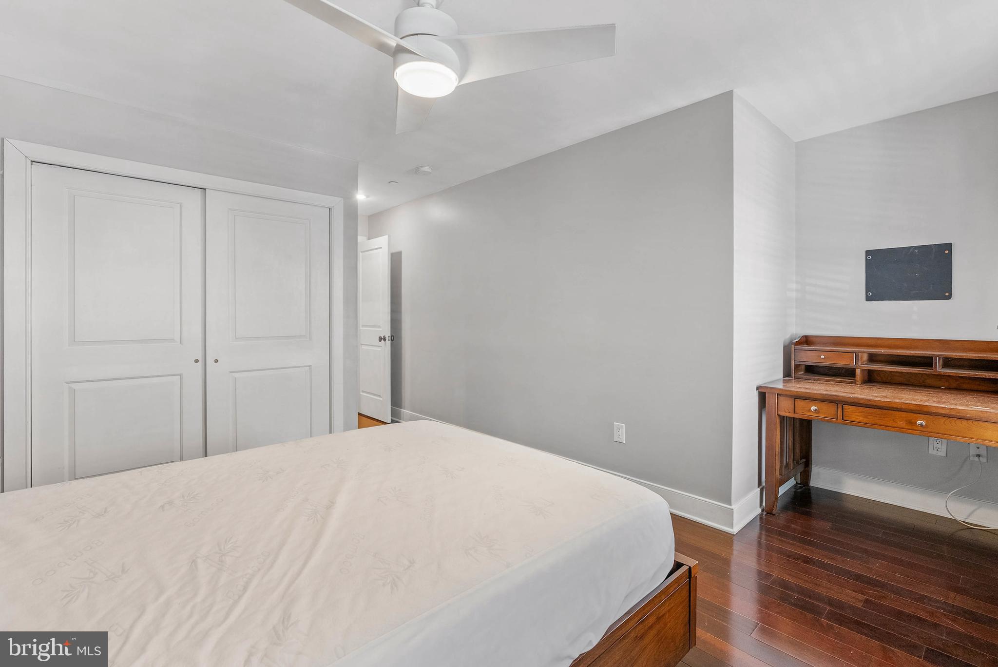 LOGAN SQUARE - Residential