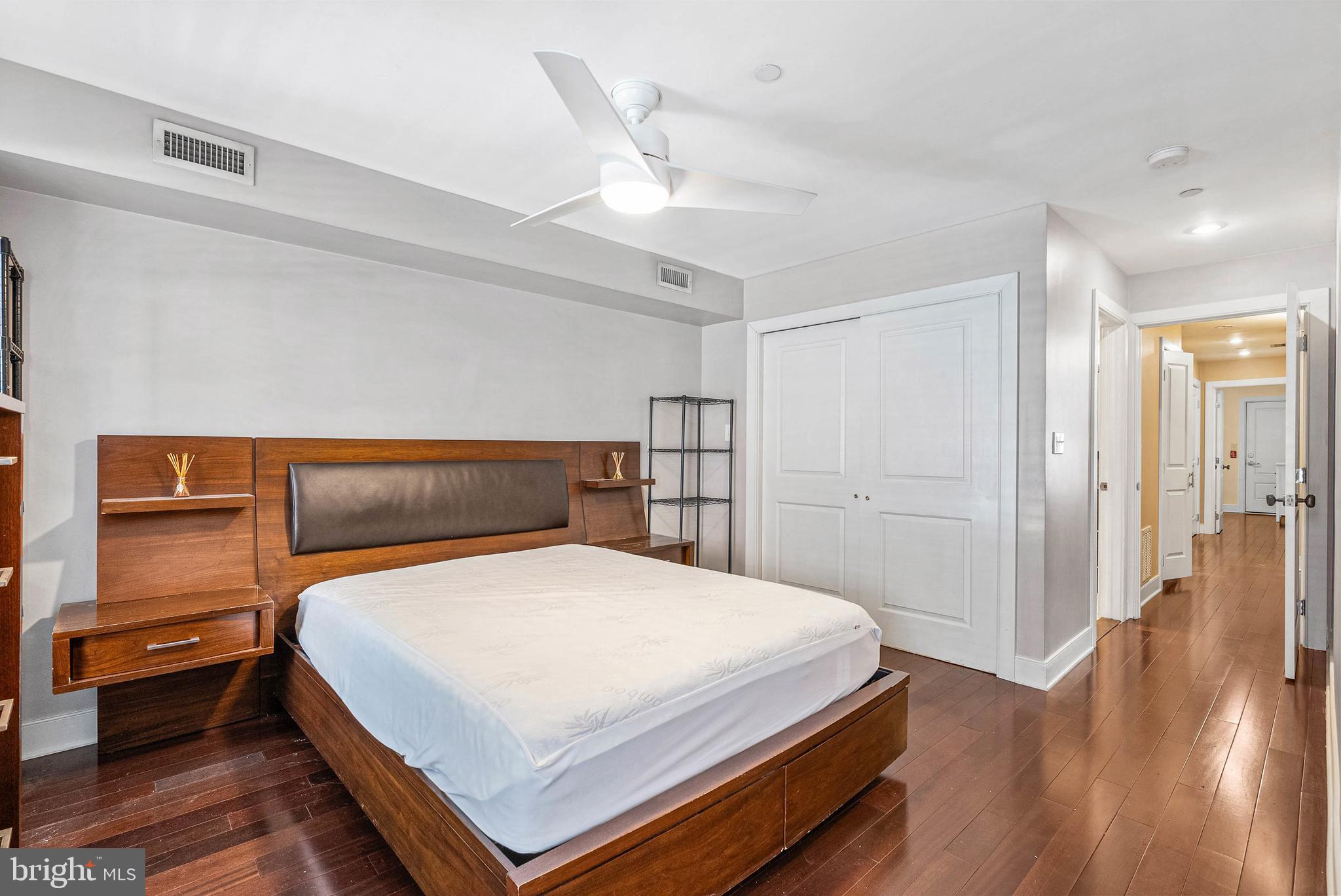 LOGAN SQUARE - Residential