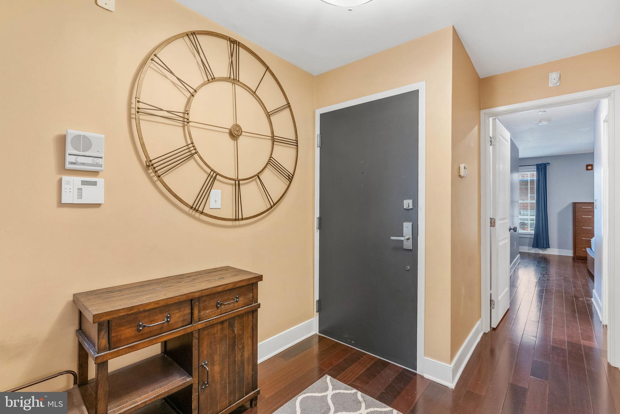 LOGAN SQUARE - Residential