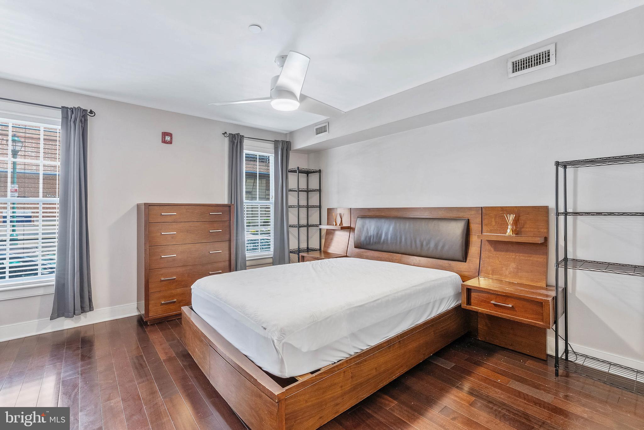 LOGAN SQUARE - Residential