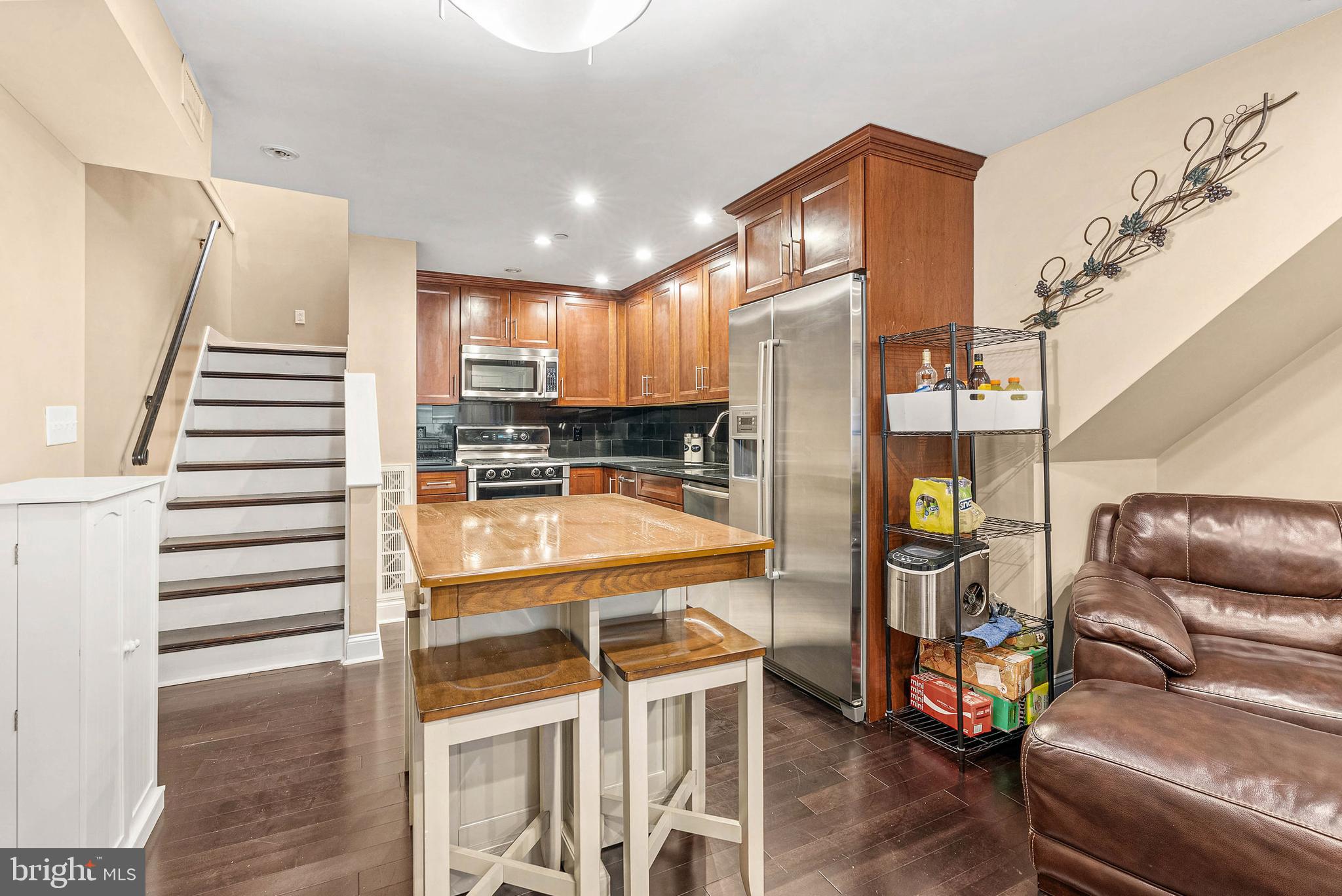 LOGAN SQUARE - Residential