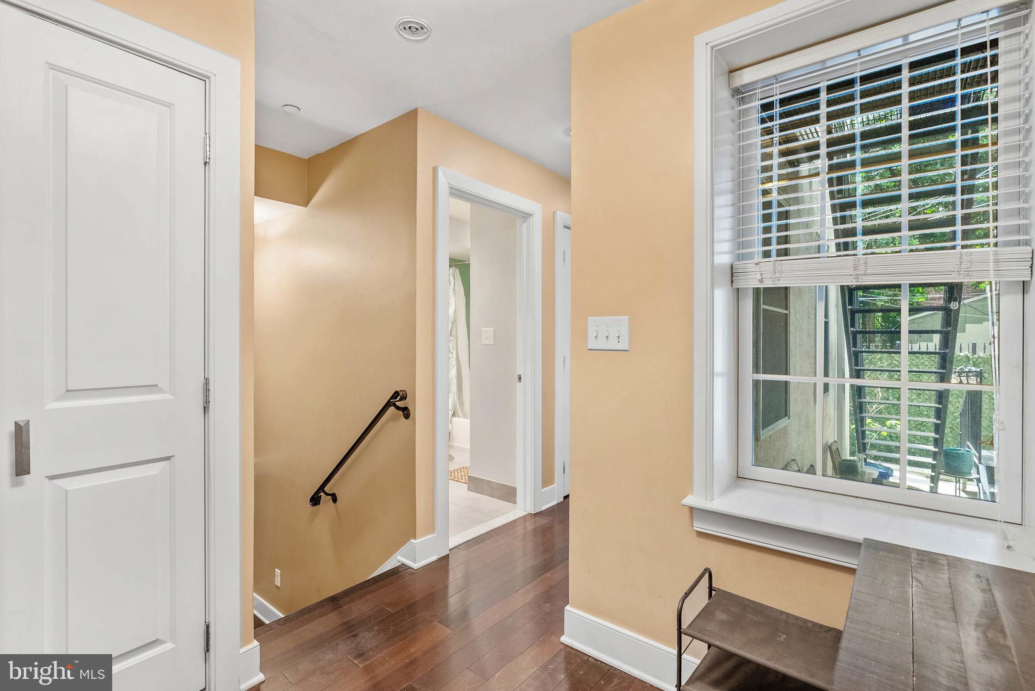 LOGAN SQUARE - Residential