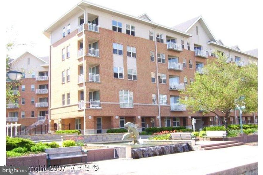 Price+condition+location=INCREDIBLE VALUE! Waterfront community walking dist to business district & all things Inner Harbor. 1st fl unit in great cond. Nice loc'n in the building. 1 garage space. All white kitchen and bathroom. 24 hr security. Swimming pool, exercise gym, billiard room, meeting room, etc. Vacant