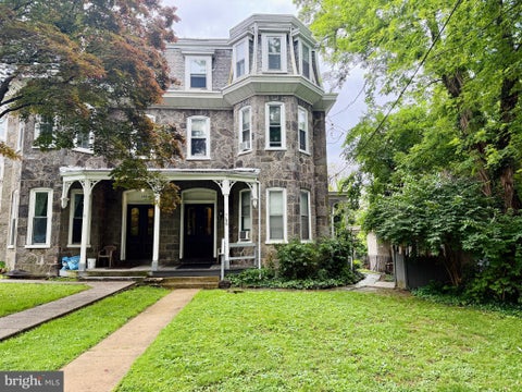Townhouse For Rent - 146 Sumac Street #3F<br/> PHILADELPHIA, PA 19128