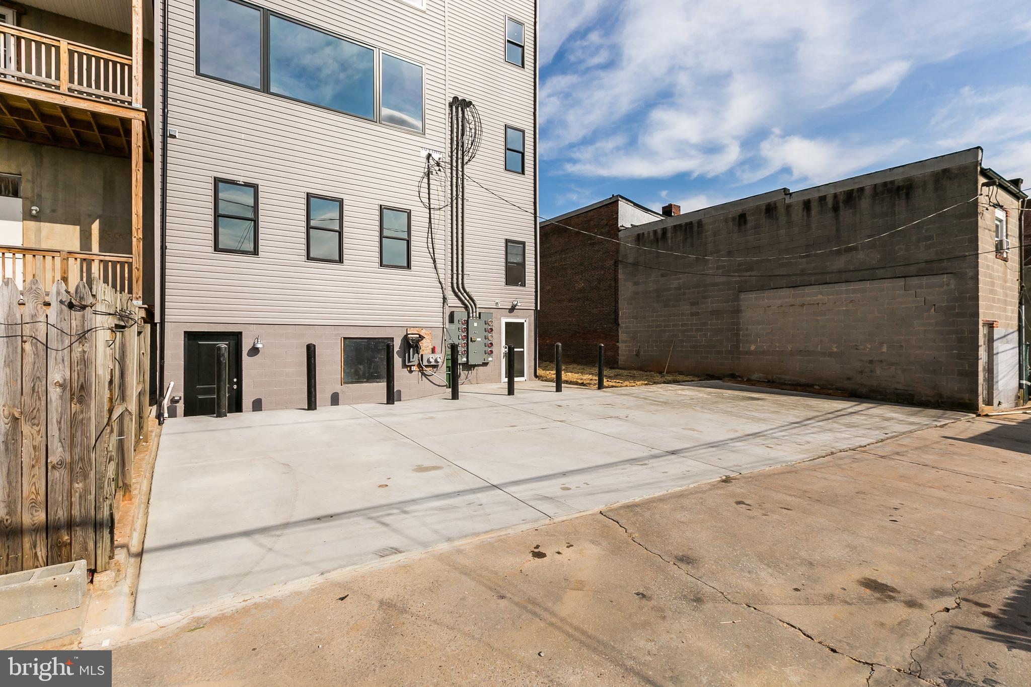 HIGHLANDTOWN - Residential Lease