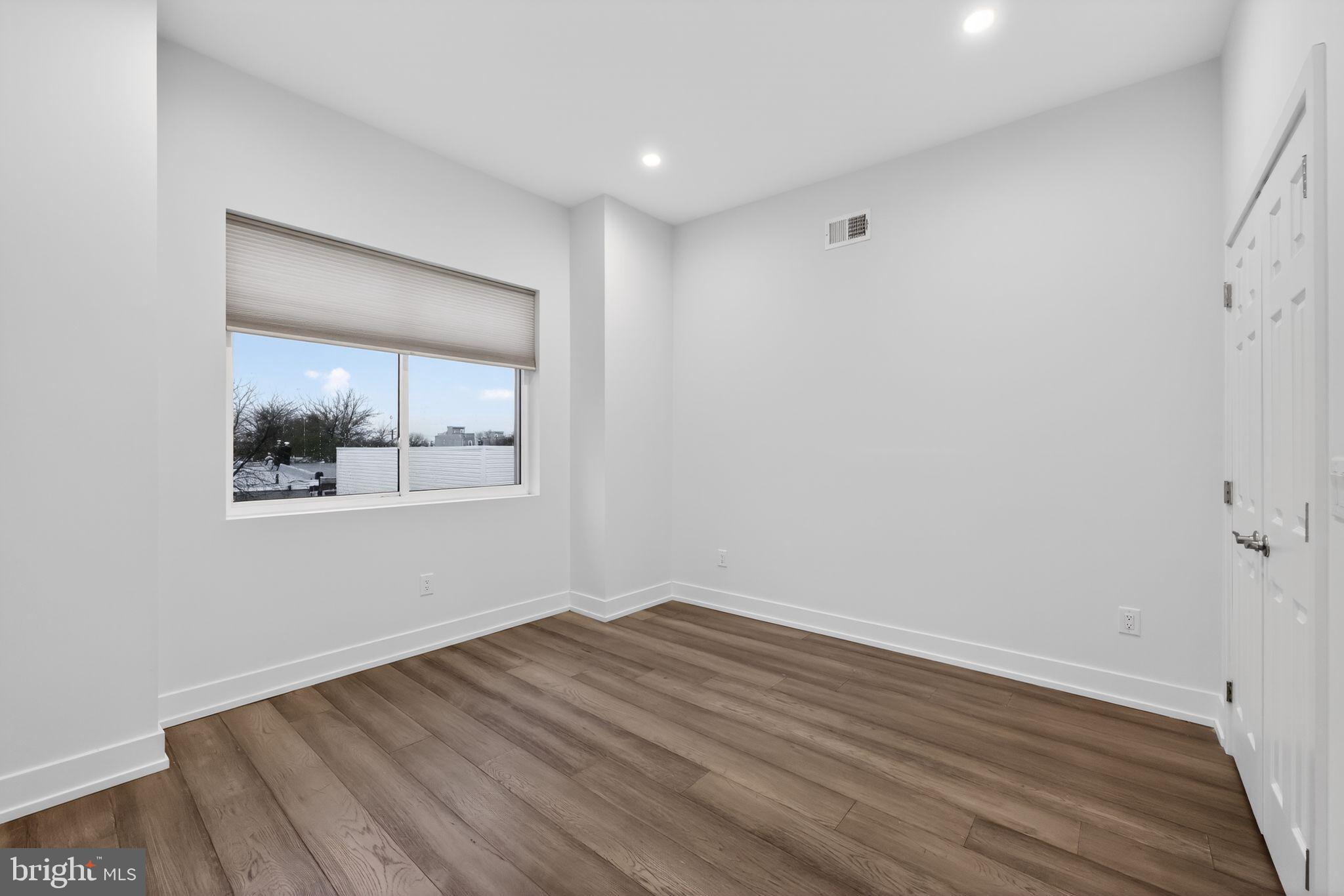 PORT RICHMOND - Residential