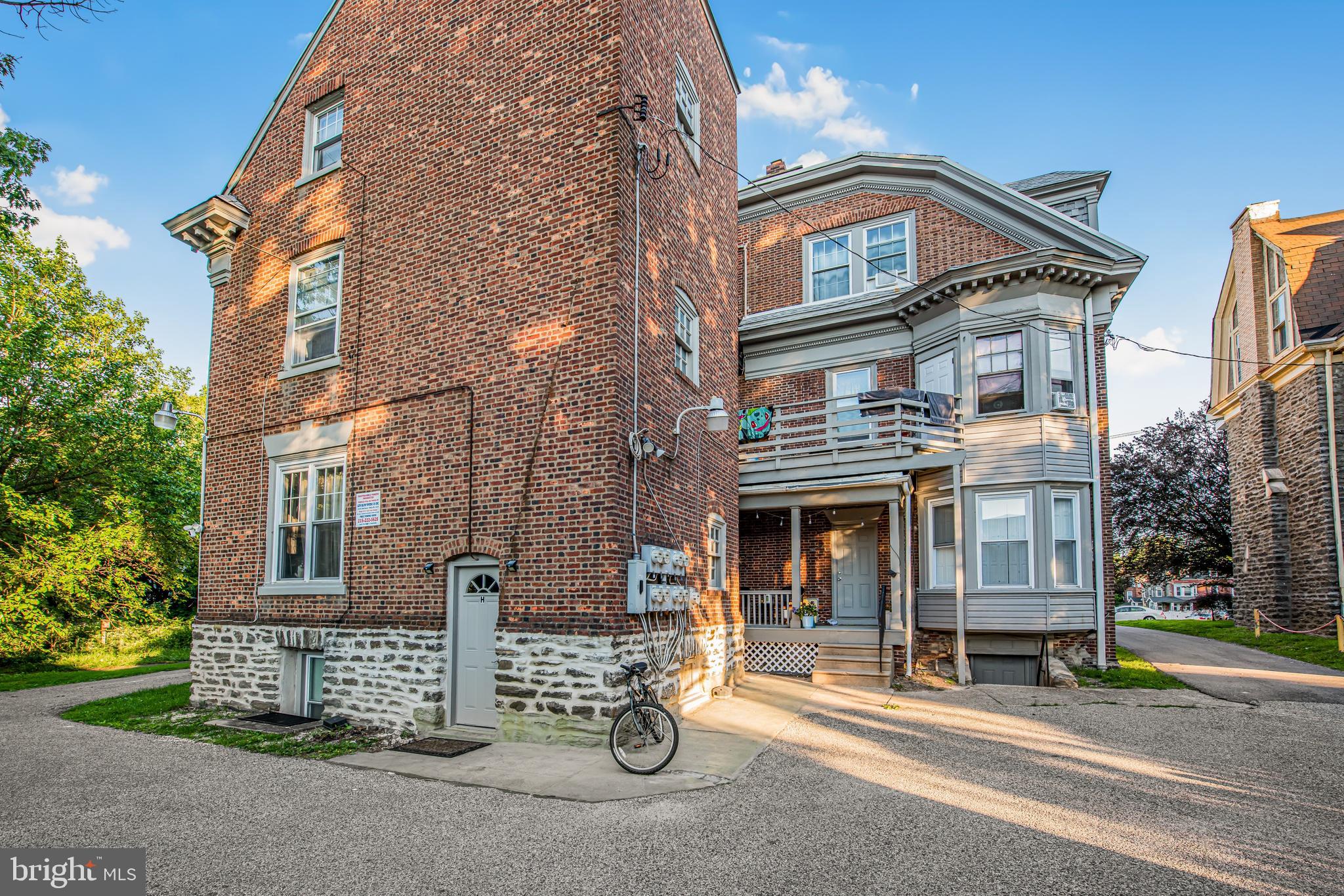 GERMANTOWN - Commercial Sale