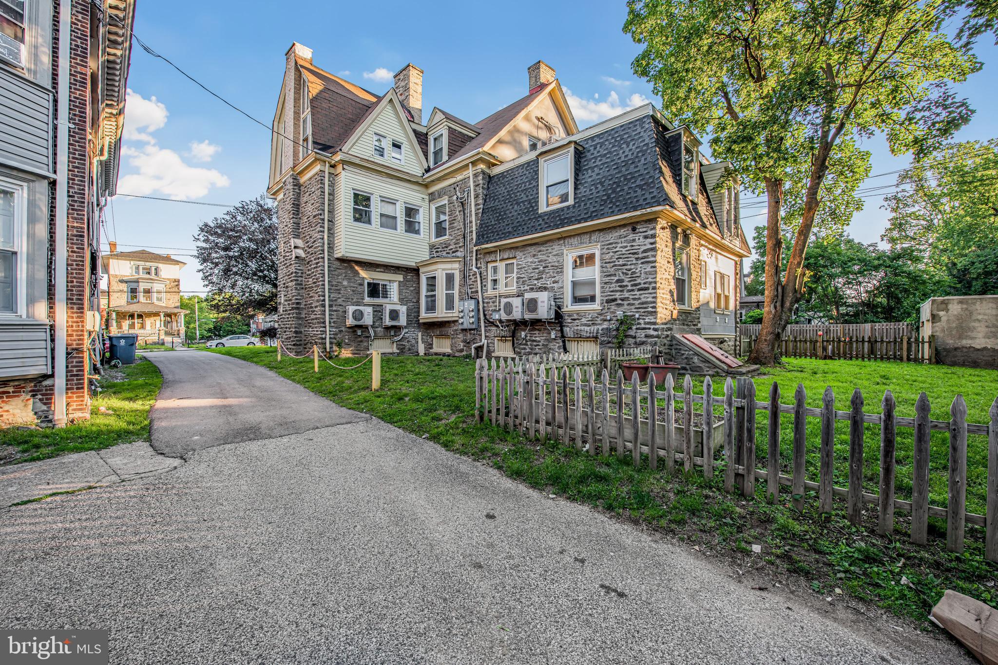 GERMANTOWN - Commercial Sale