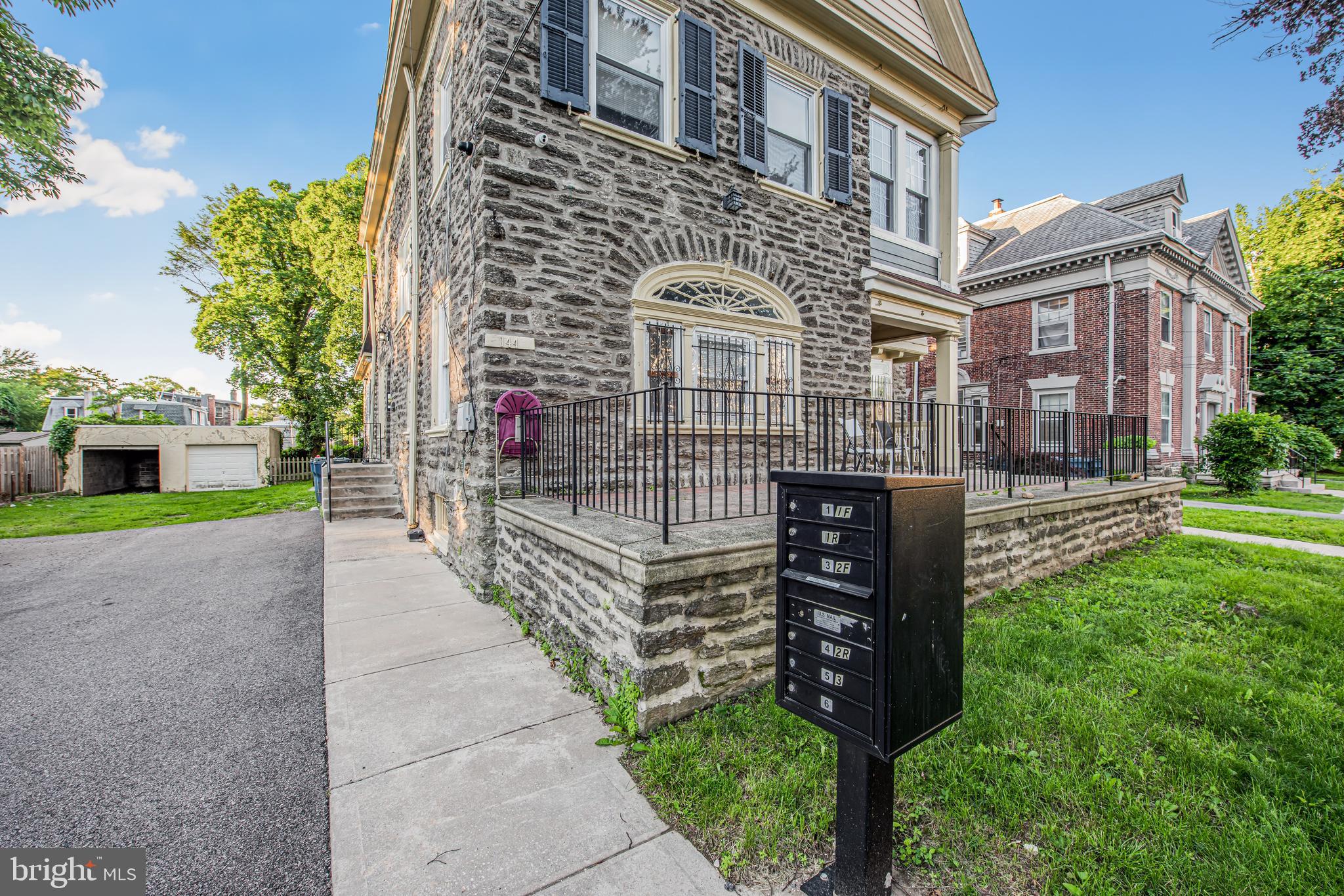 GERMANTOWN - Commercial Sale