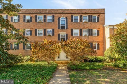 Photo of 5010 Columbia Pike #6, ARLINGTON, VA 22204 (MLS # VAAR2072518)