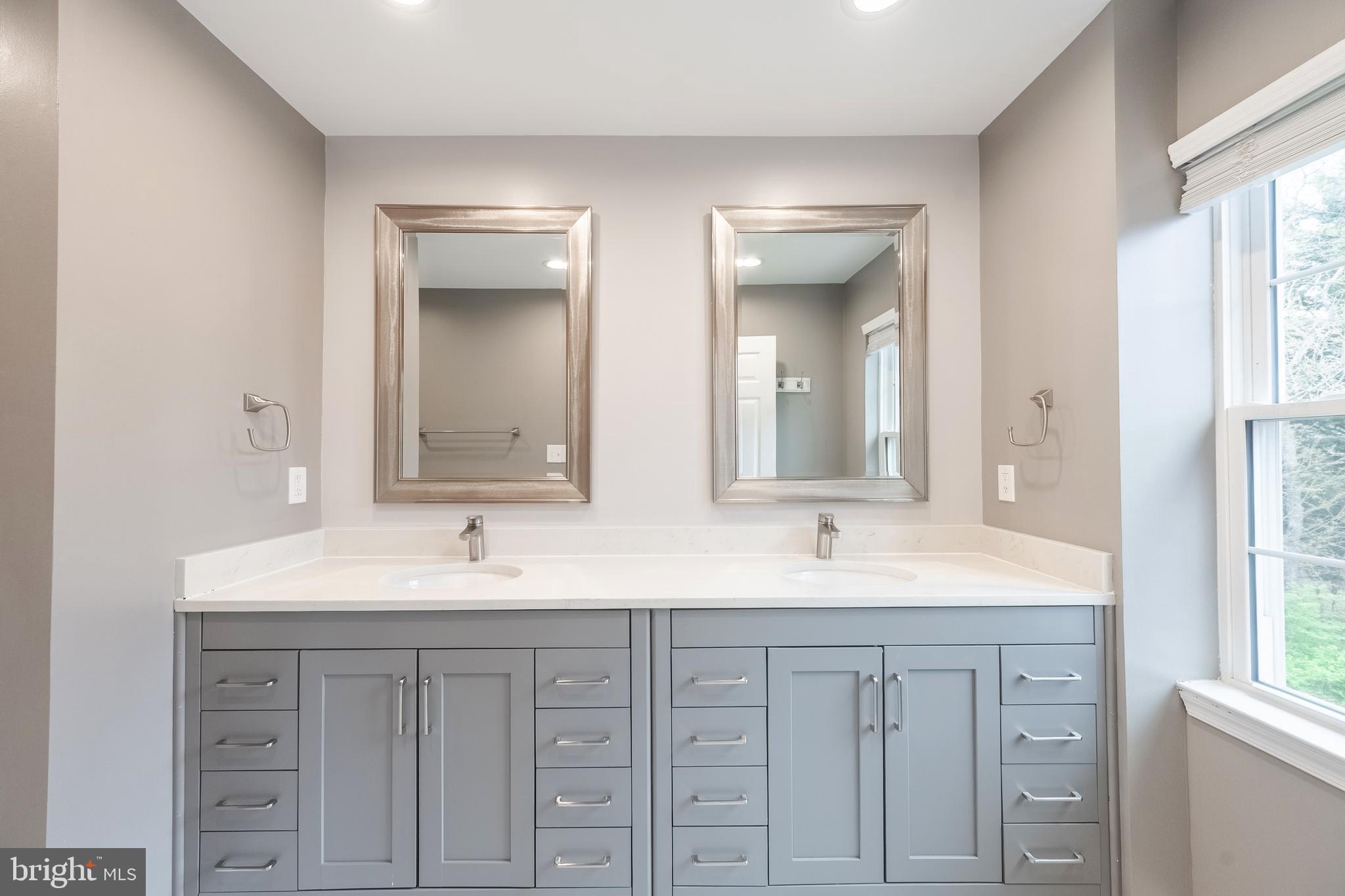 CENTRE VILLAGE - Residential Lease