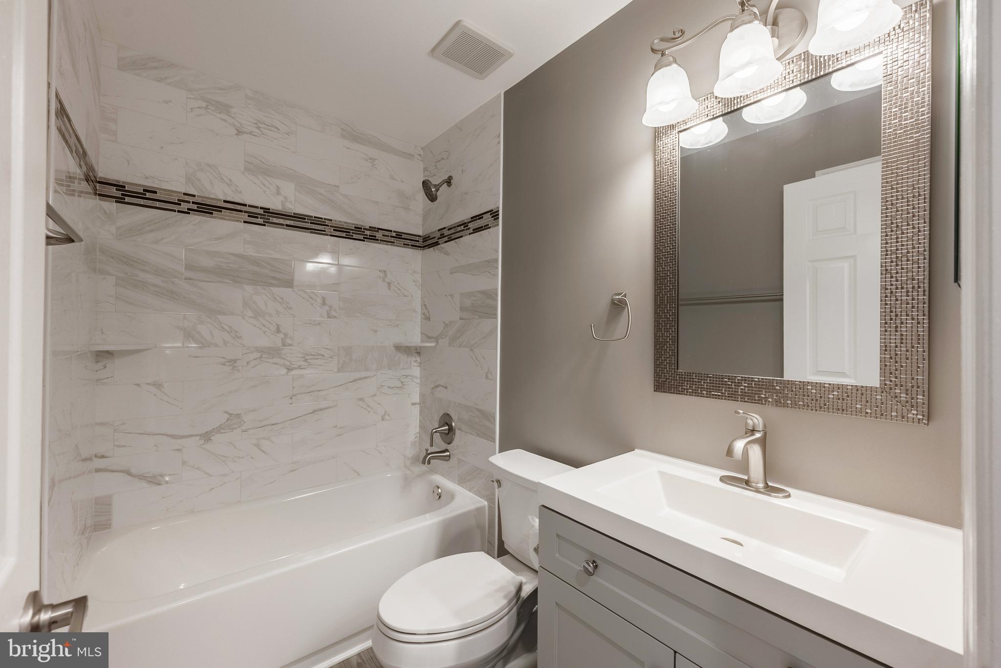 CENTRE VILLAGE - Residential Lease