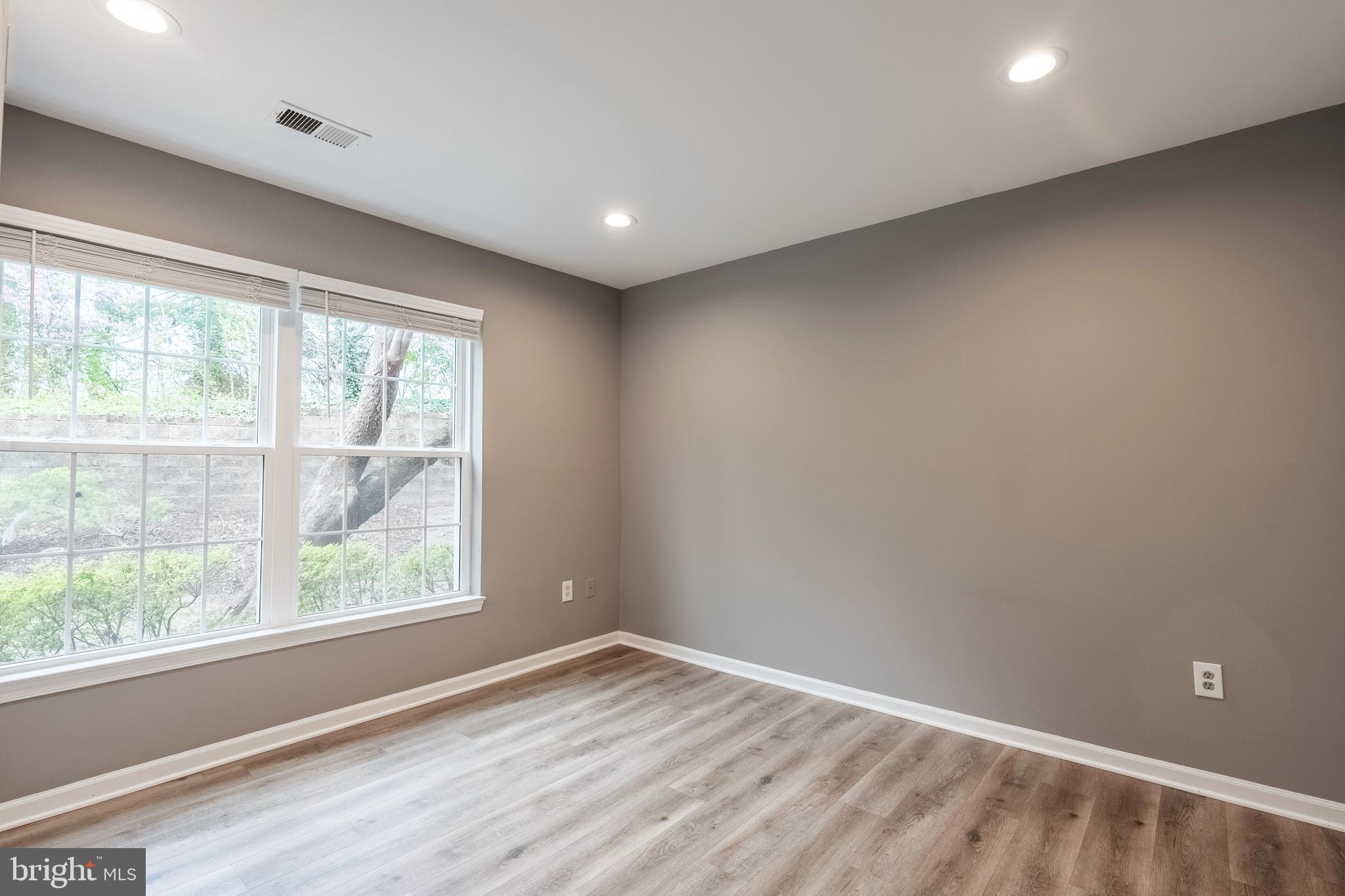 CENTRE VILLAGE - Residential Lease