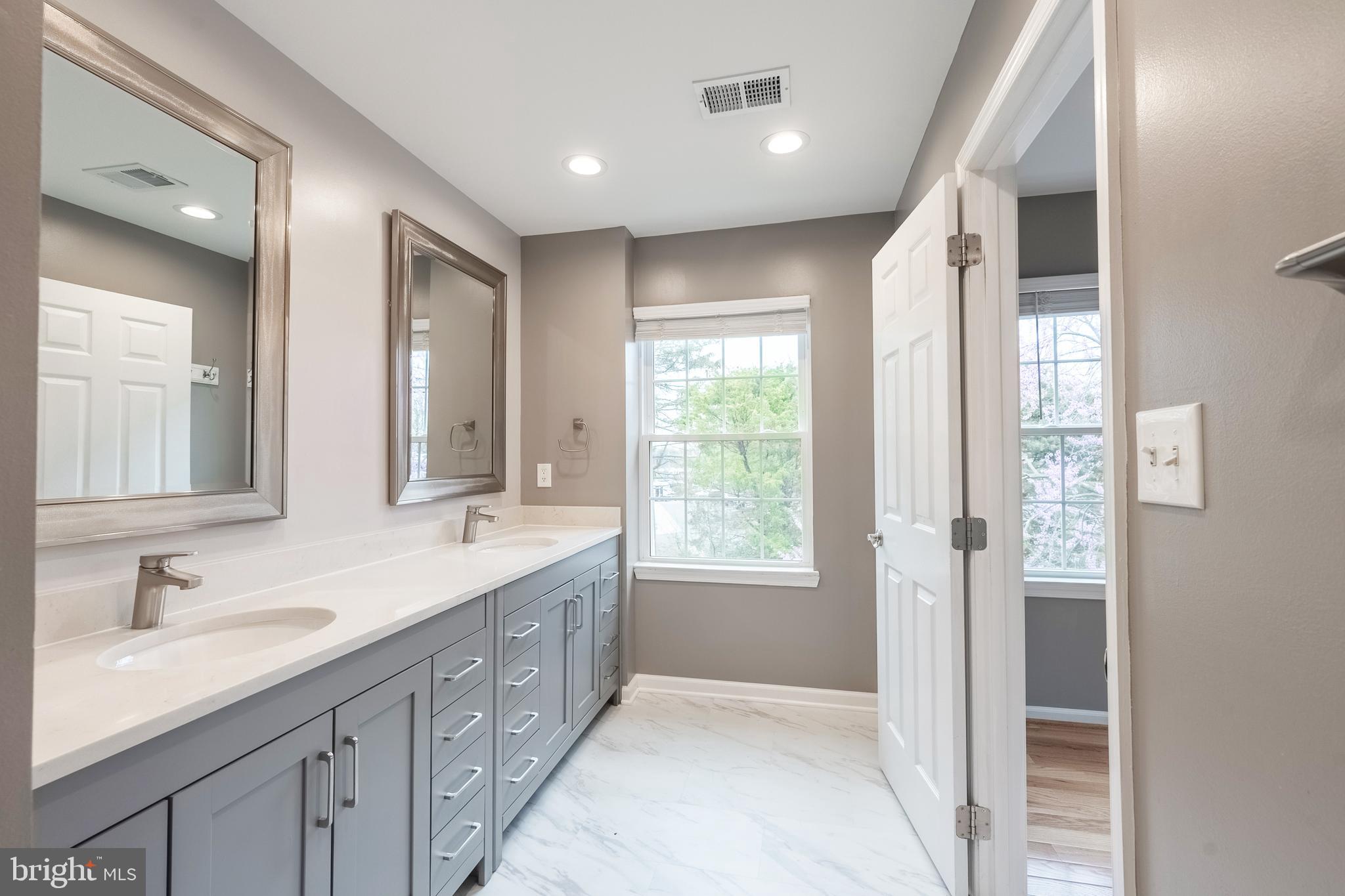 CENTRE VILLAGE - Residential Lease