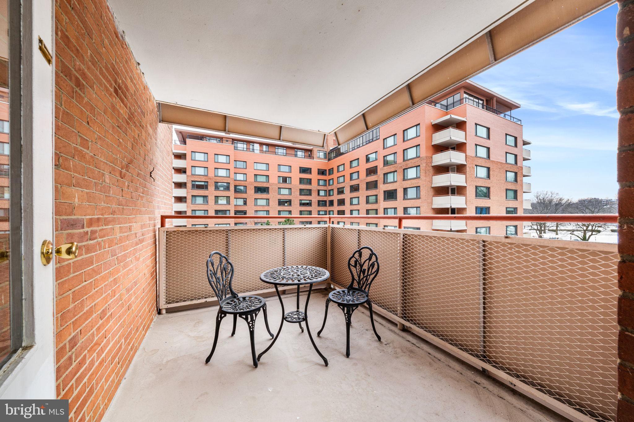 RIVER PLACE EAST - Residential