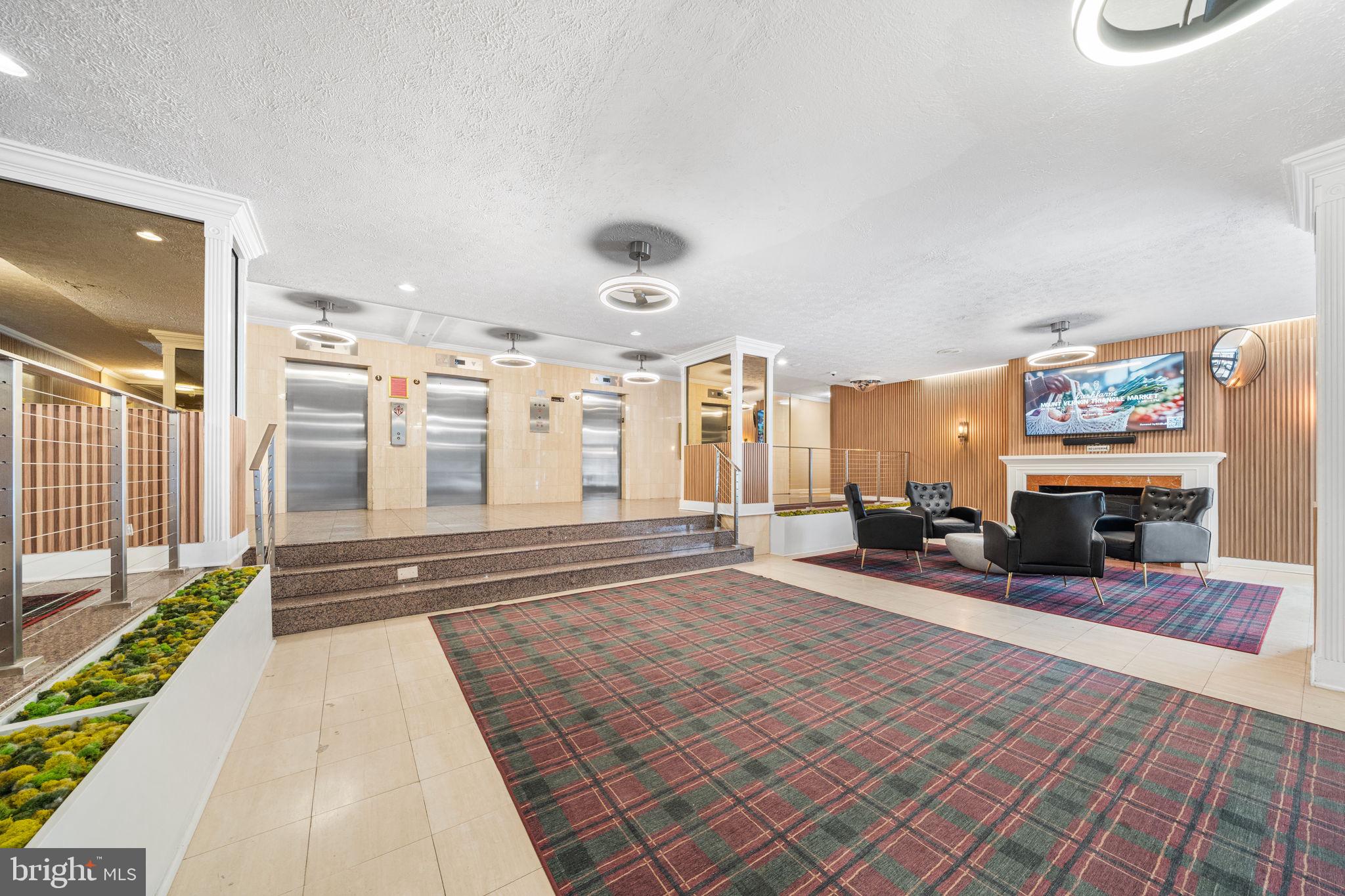 RIVER PLACE EAST - Residential